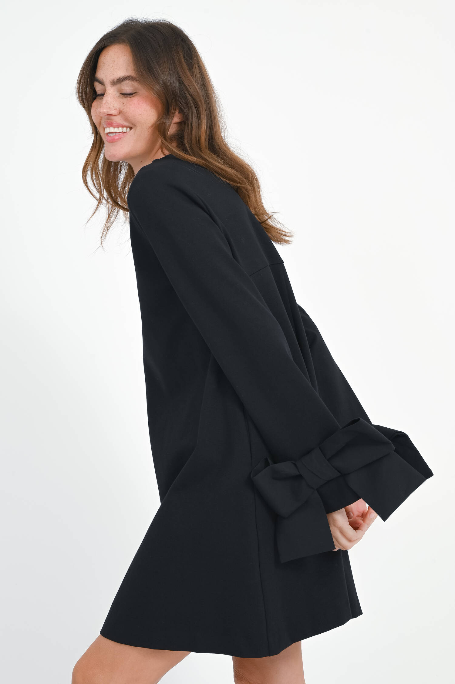 Kleid mit Schleifen-Details in Schwarz Kleid mit Schleifen-Details in Schwarz