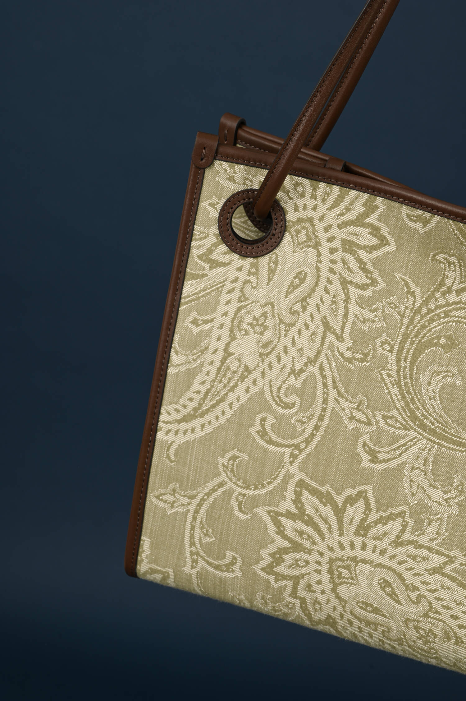 Denim Shopper mit Jacquardmuster in Naturgrün