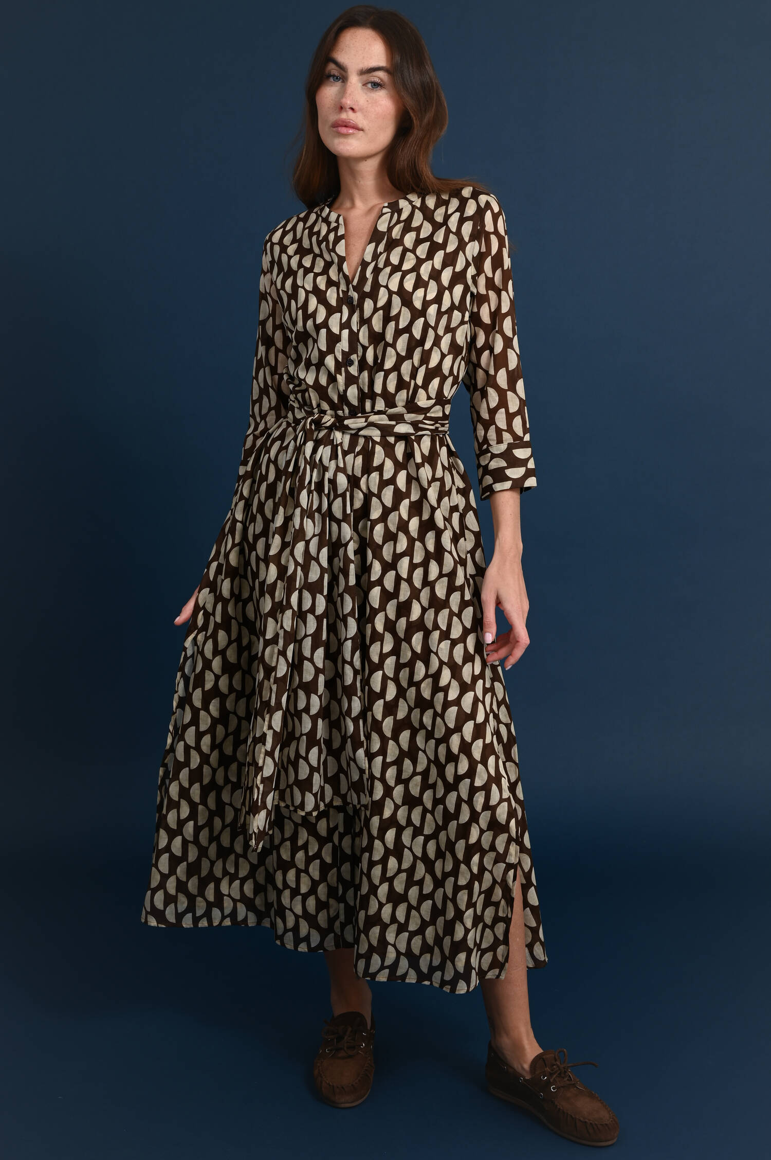 Hemdblusenkleid mit Halbkreismuster in Braun