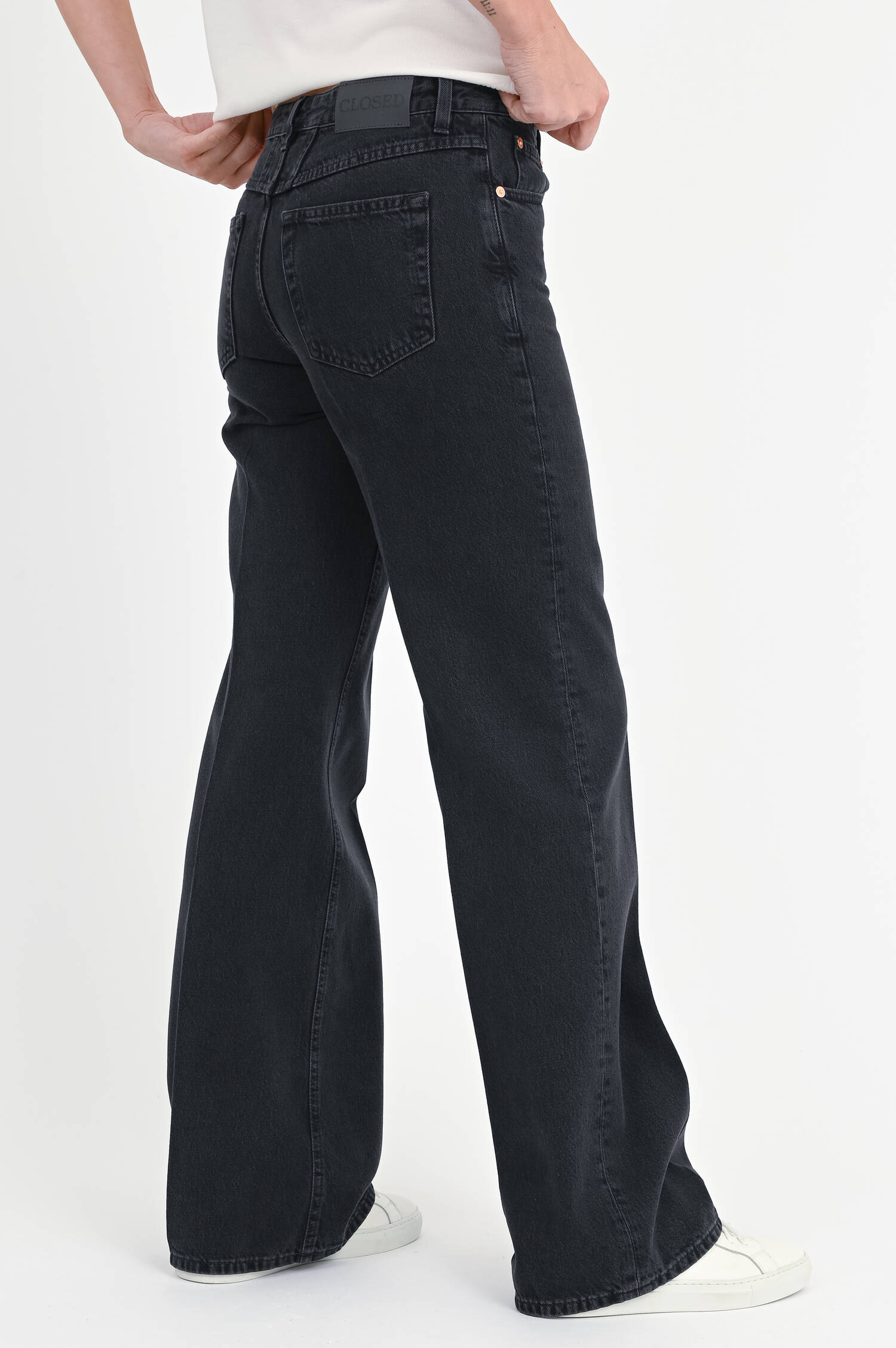 Jeans GILLIAN mit ausgestelltem Bein in Dark Grey