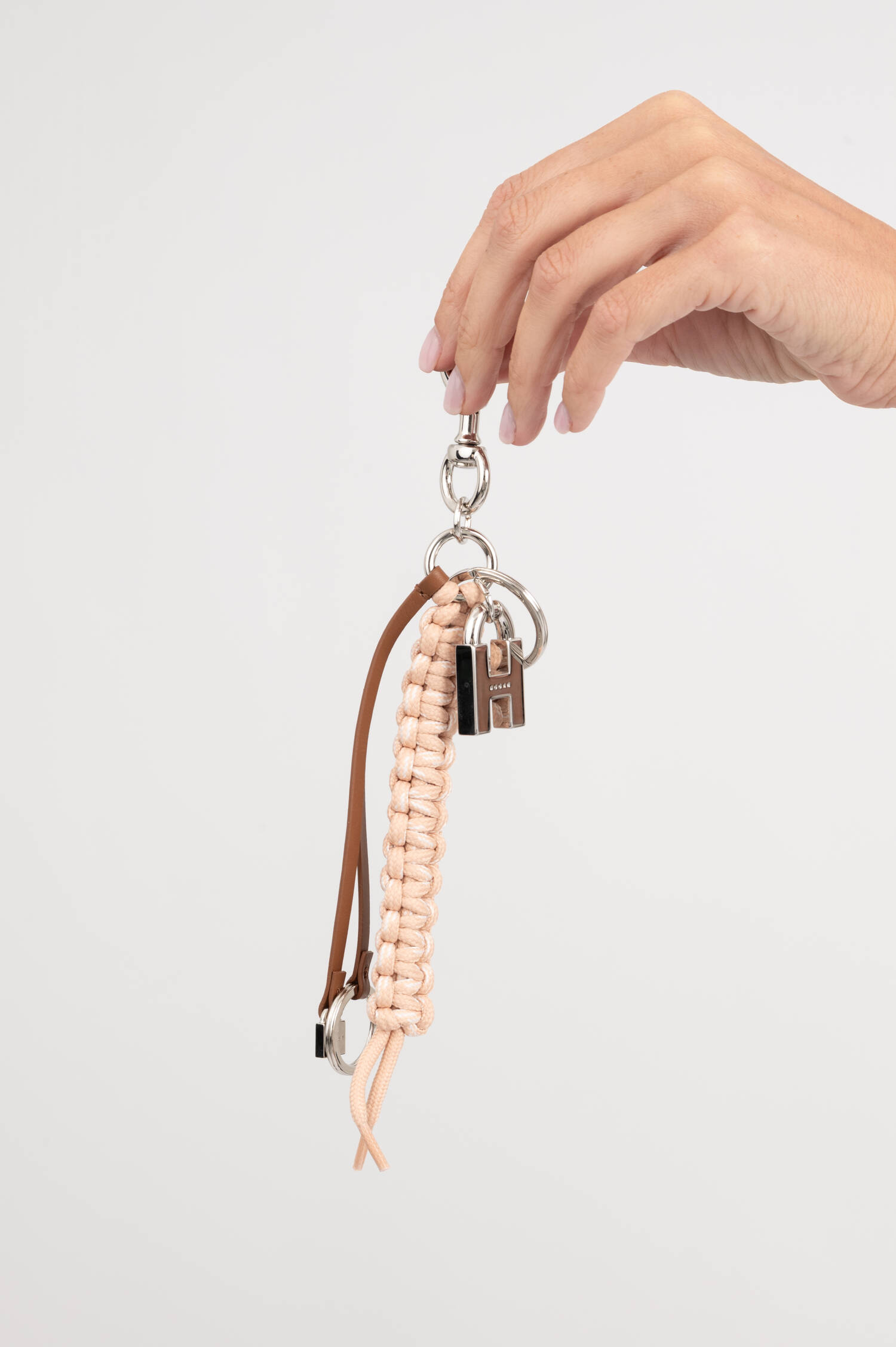 Geflochtener Kordel Taschenanhänger in Braun Geflochtener Kordel Taschenanhänger in Braun