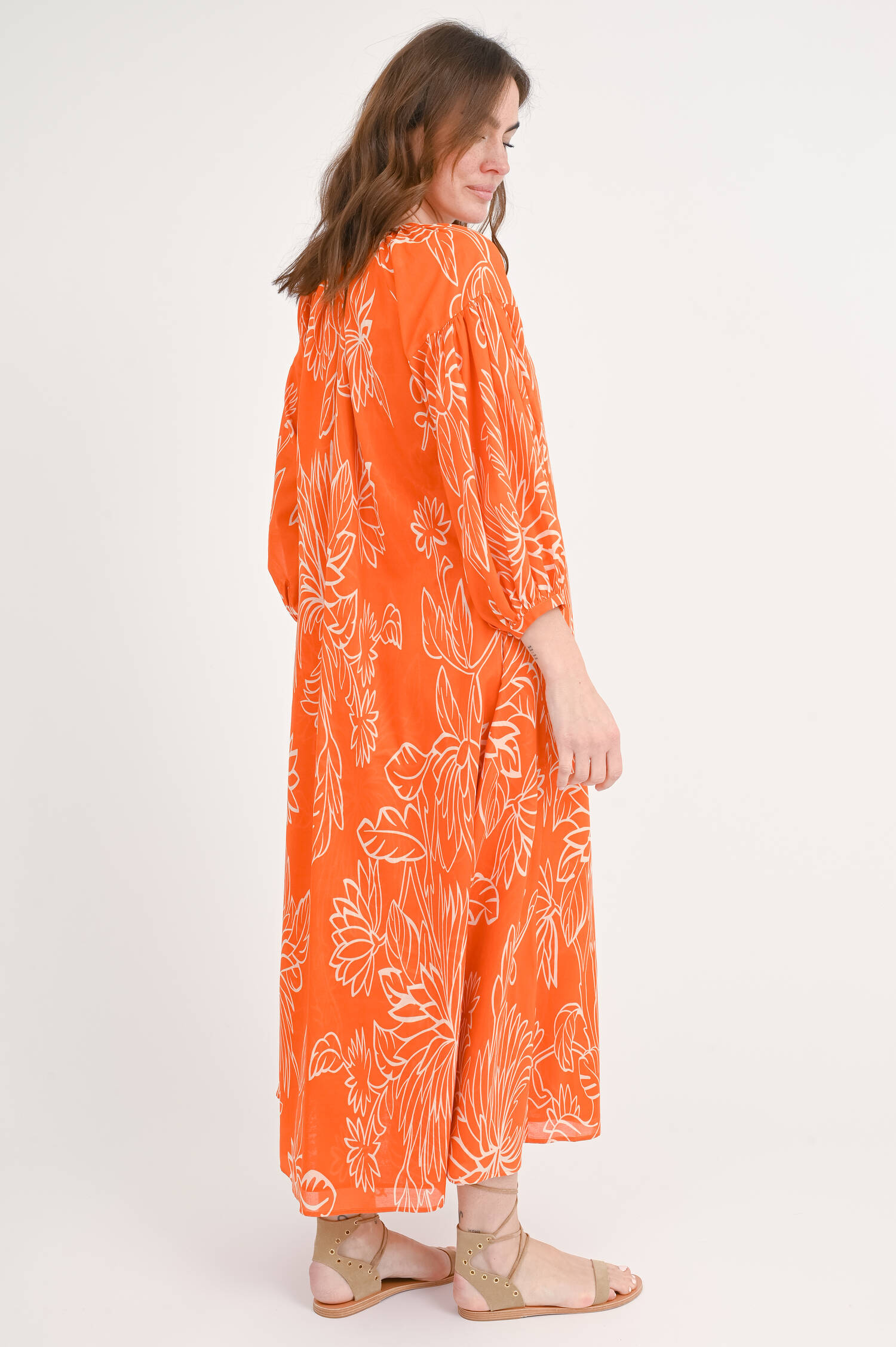 Maxi-Kleid AUA mit Blumenmuster in Orange/Weiß