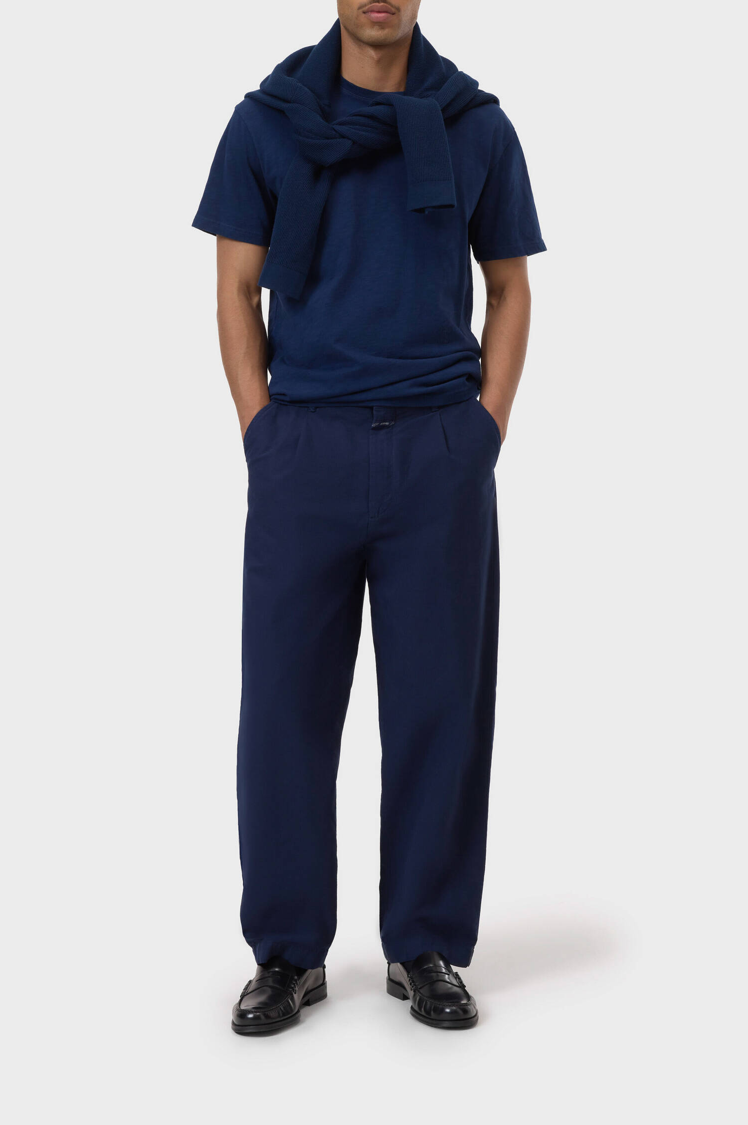 T-Shirt mit Logo-Stickerei in Ink Blue