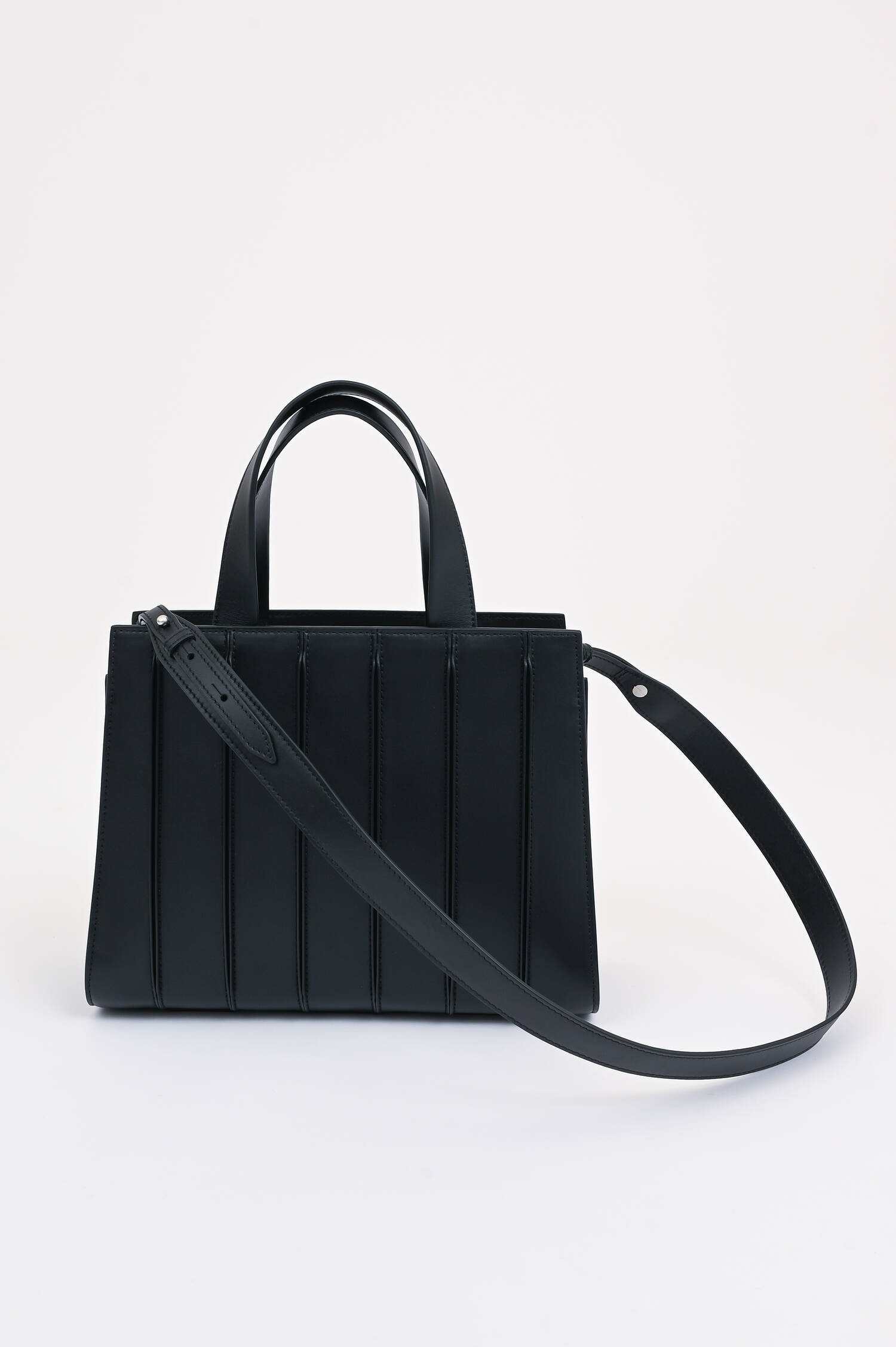 Tasche mit abgesteppten Lederdetails in Schwarz Tasche mit abgesteppten Lederdetails in Schwarz
