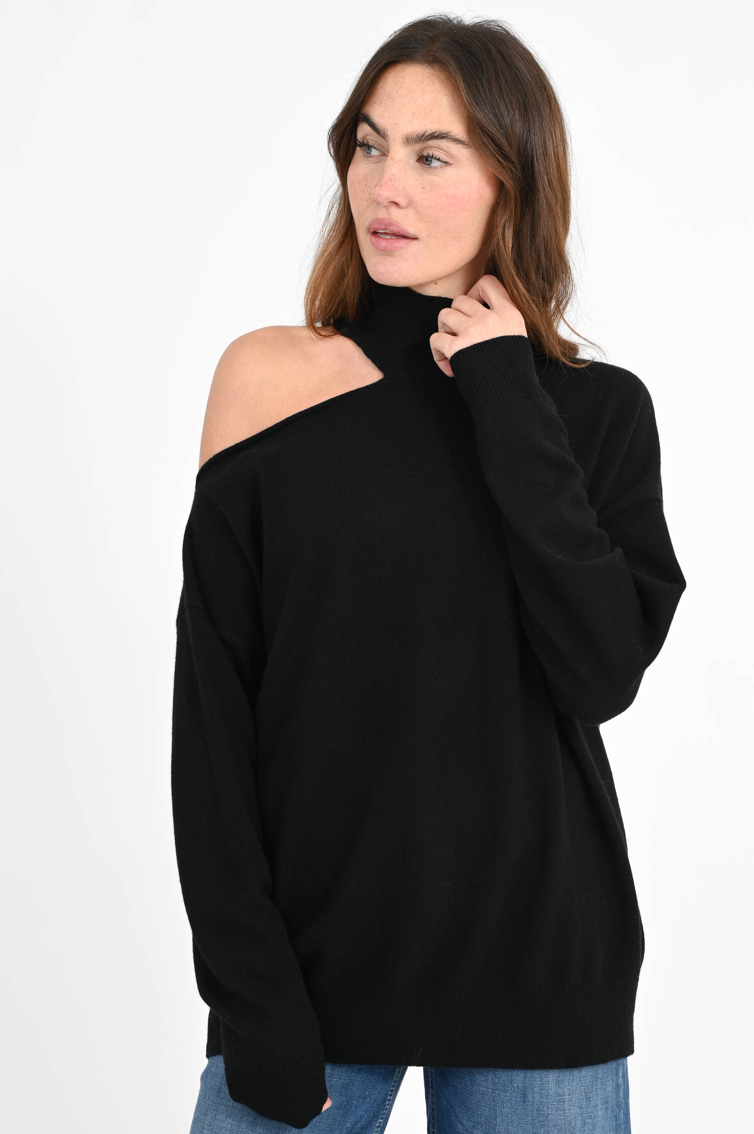 Cashmere Turtelneck Pullover mit Cut-Out in Black