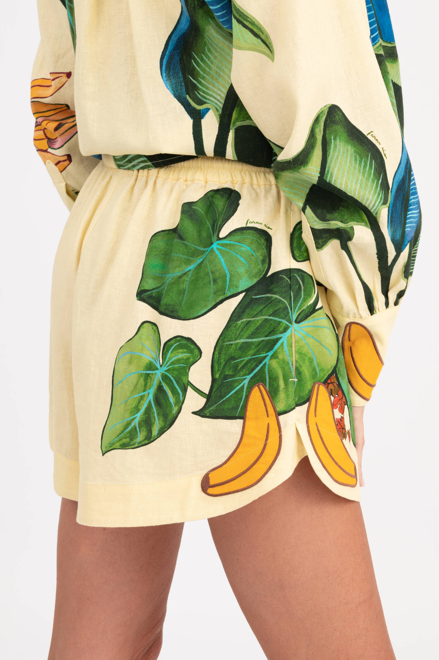Shorts BANANA in Gelb