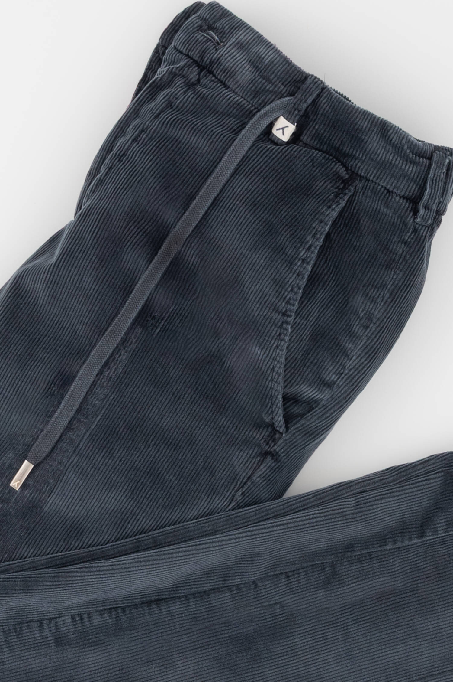 Cordhose mit Tunnelzug in Frosted Black