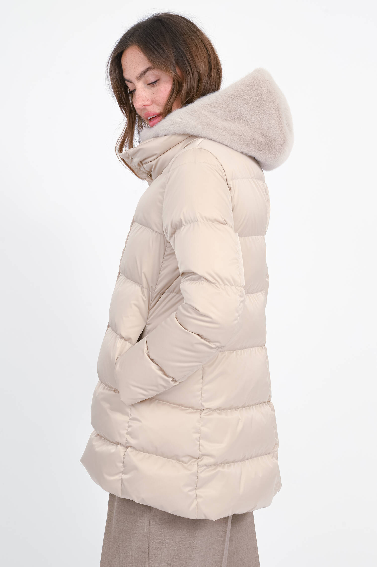 Hybrid Jacke mit Kapuze in Chantilly Hybrid Jacke mit Kapuze in Chantilly
