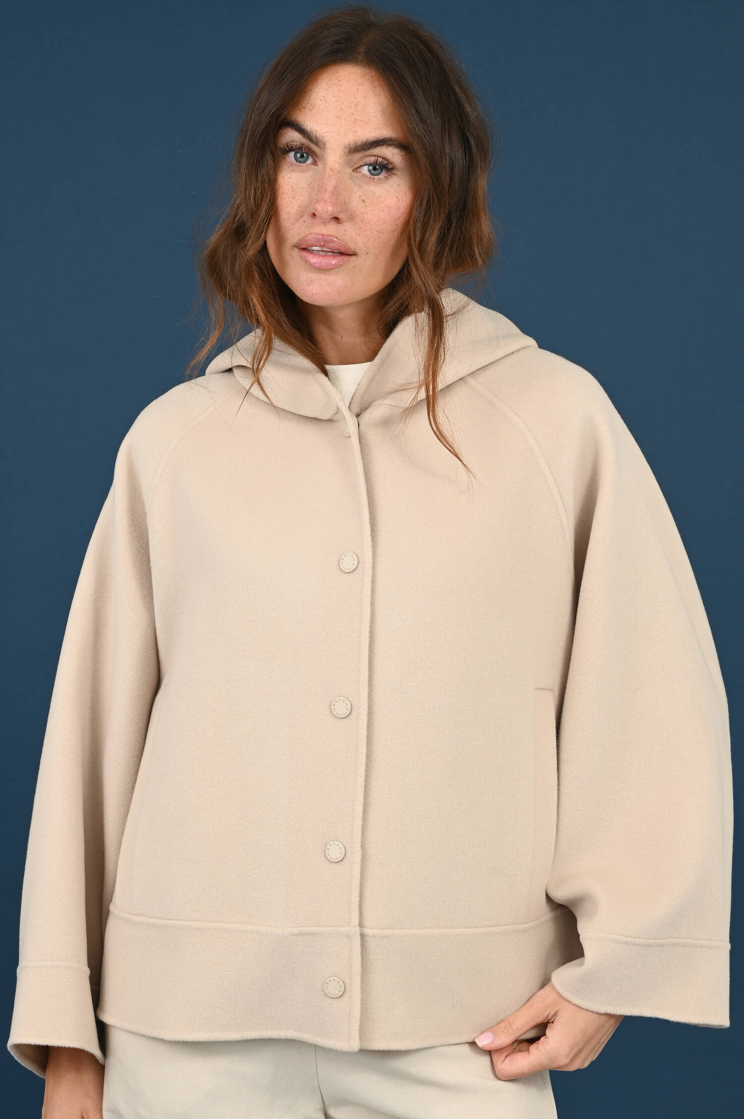 Kurzmantel mit Kapuze OLIATO in Sand