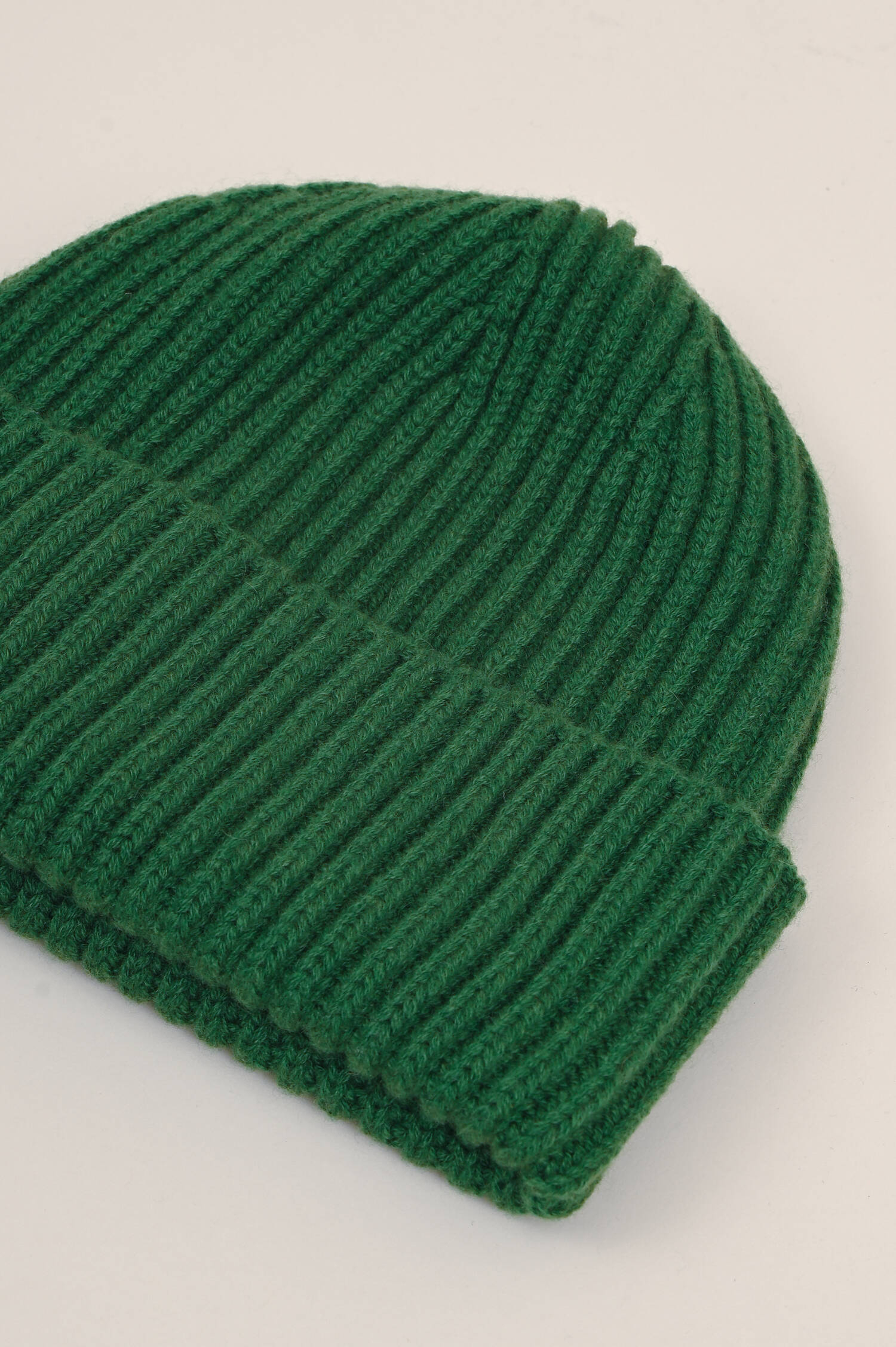 Midi-Mütze aus Cashmere in Dunkelgrün