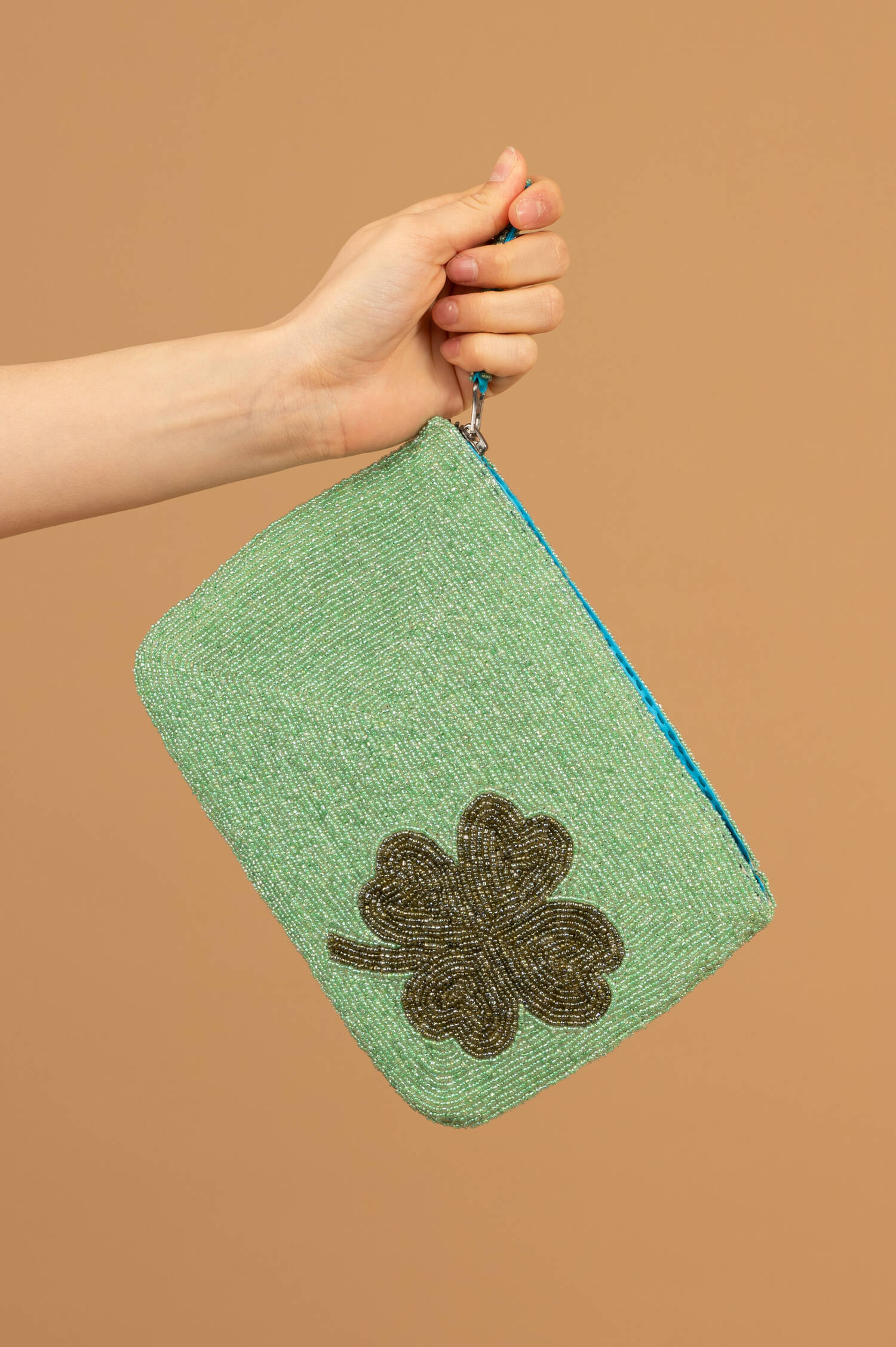 Perlen Clutch LUCKY in Türkis/Oliv