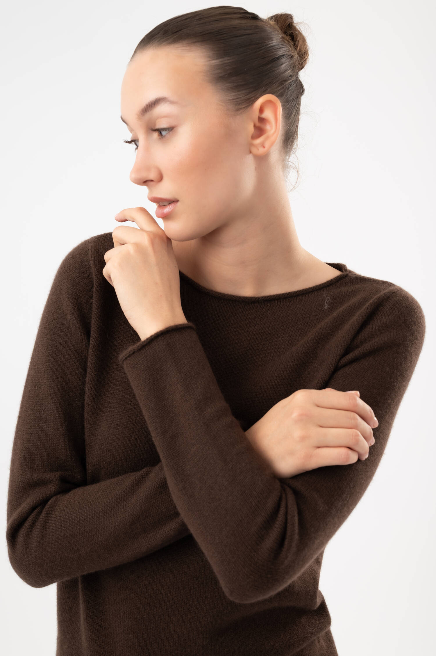 Cashmere-Pullover mit Rollsaum in Brau Cashmere-Pullover mit Rollsaum in Brau