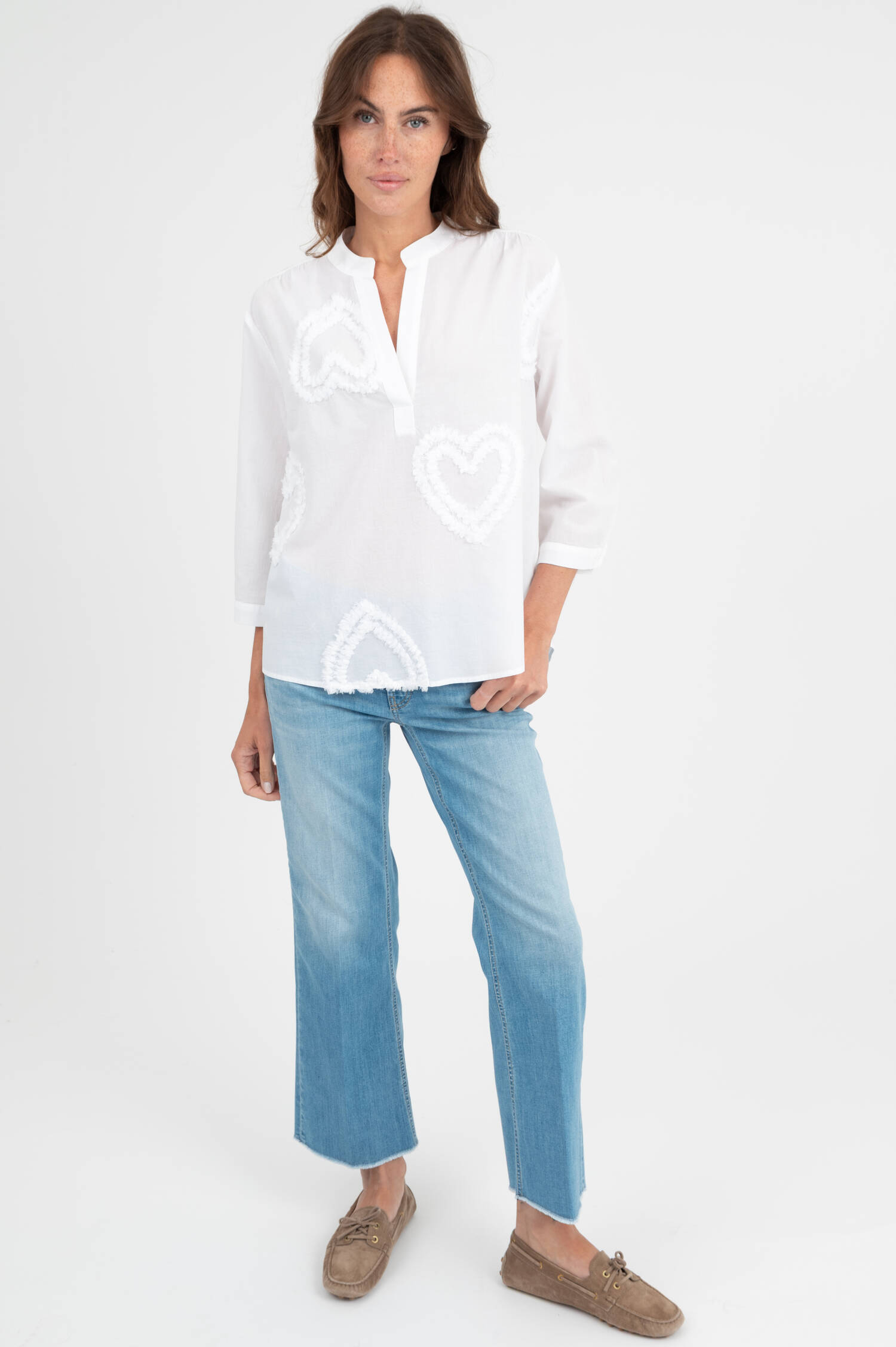 Bluse mit Herz-Applikation in Weiß