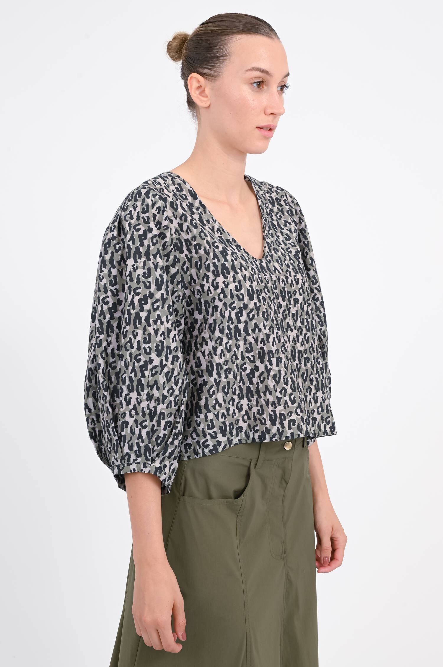 Open-Back-Bluse CALPURNIA in Khaki/Schwarz/Beige
