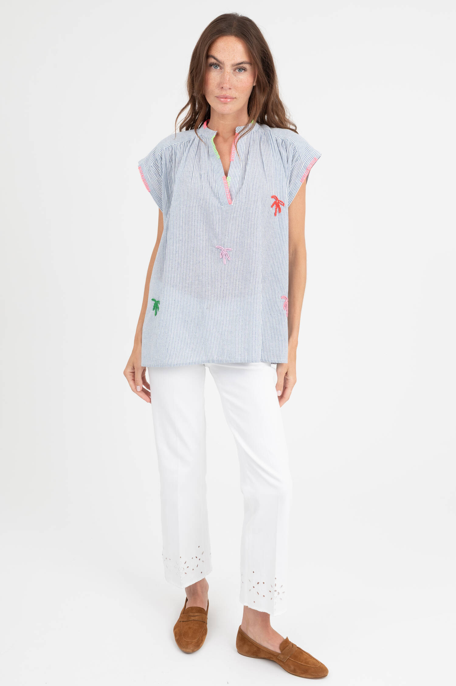 Bluse mit Perlen-Applikation in Ecru/Blau