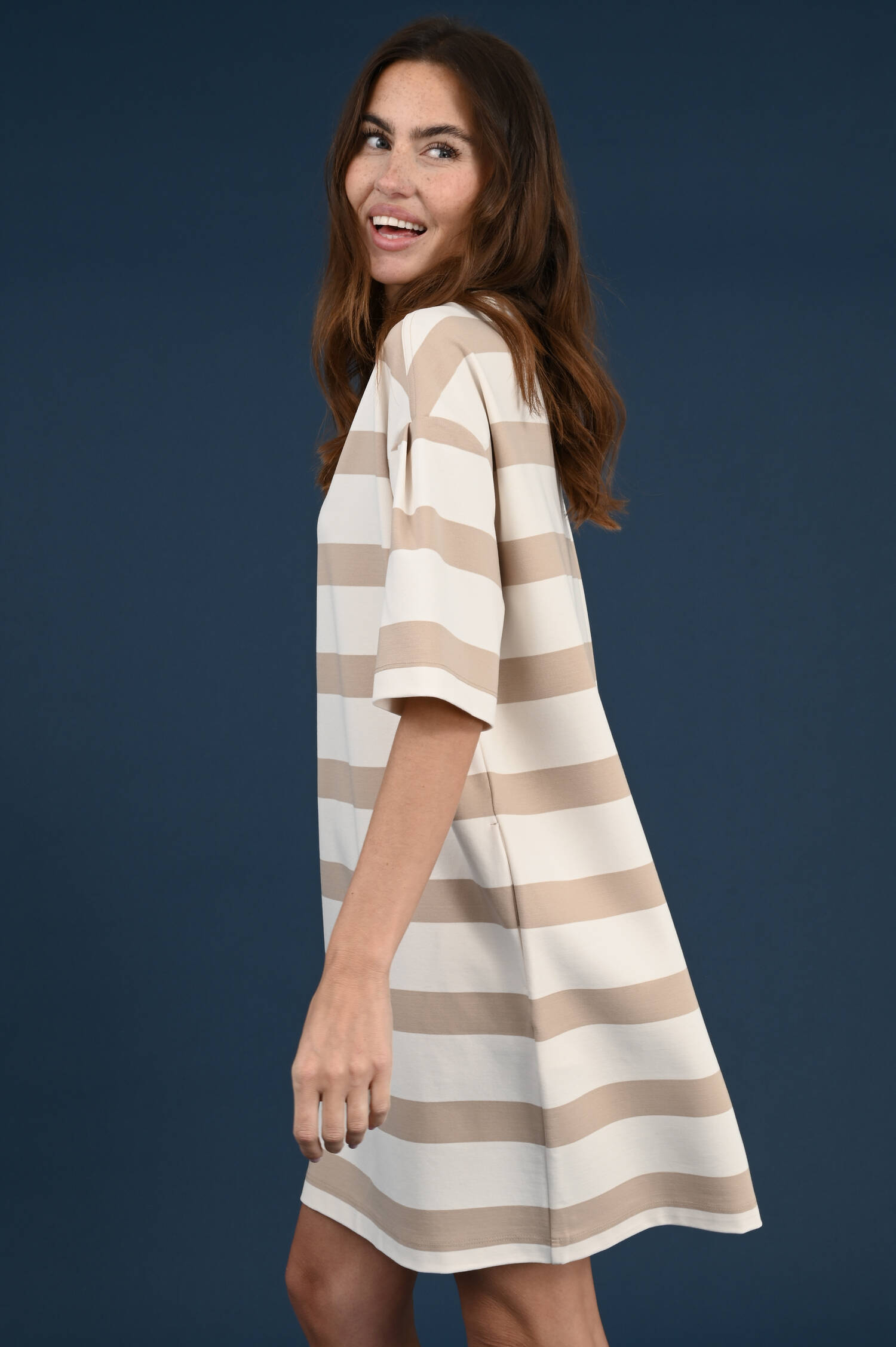 Jerseykleid MELA in Braun/Elfenbeinbeige gestreift