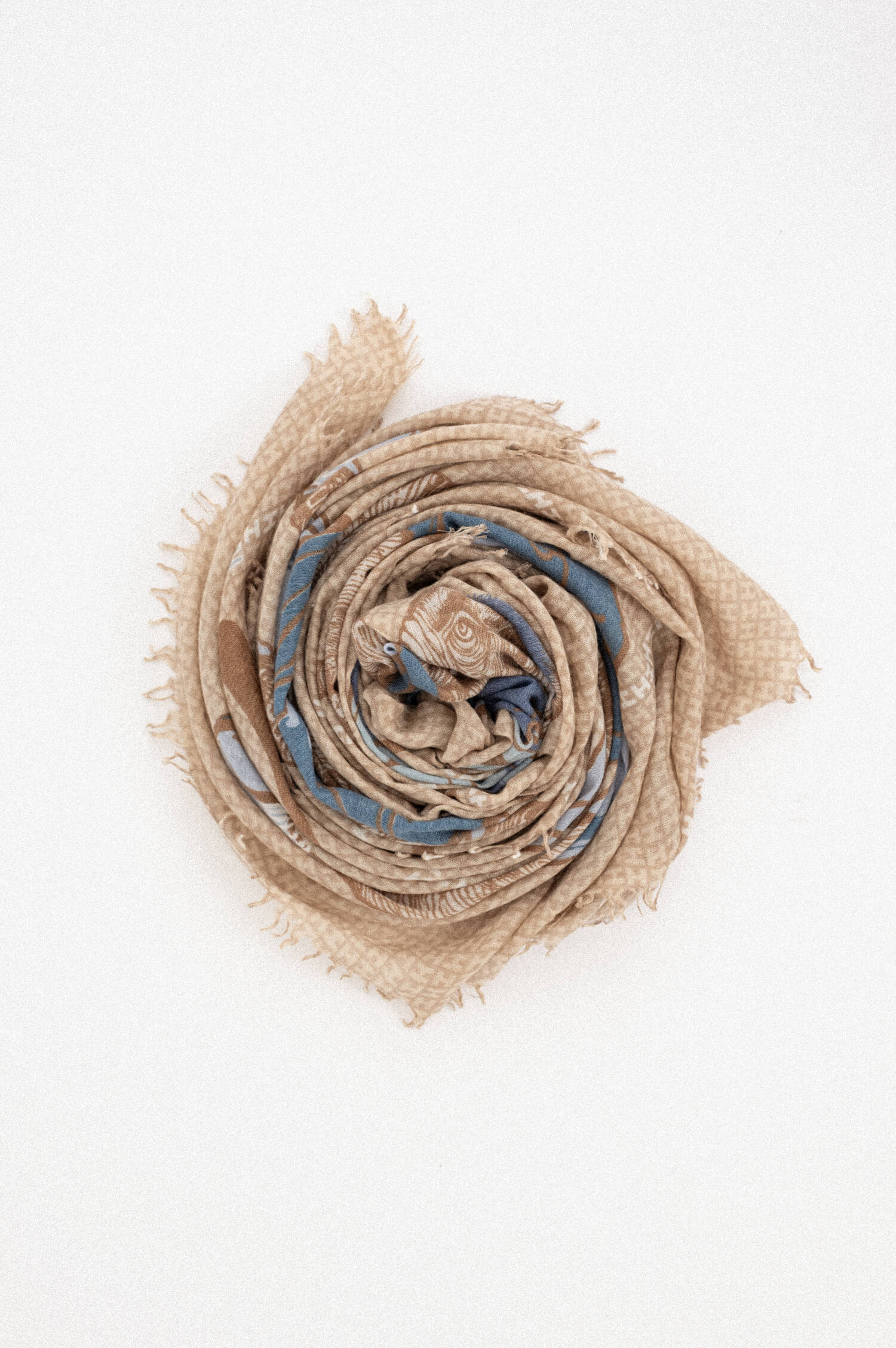 Cashmere-Mix-Schal mit Print in Beige/Blau