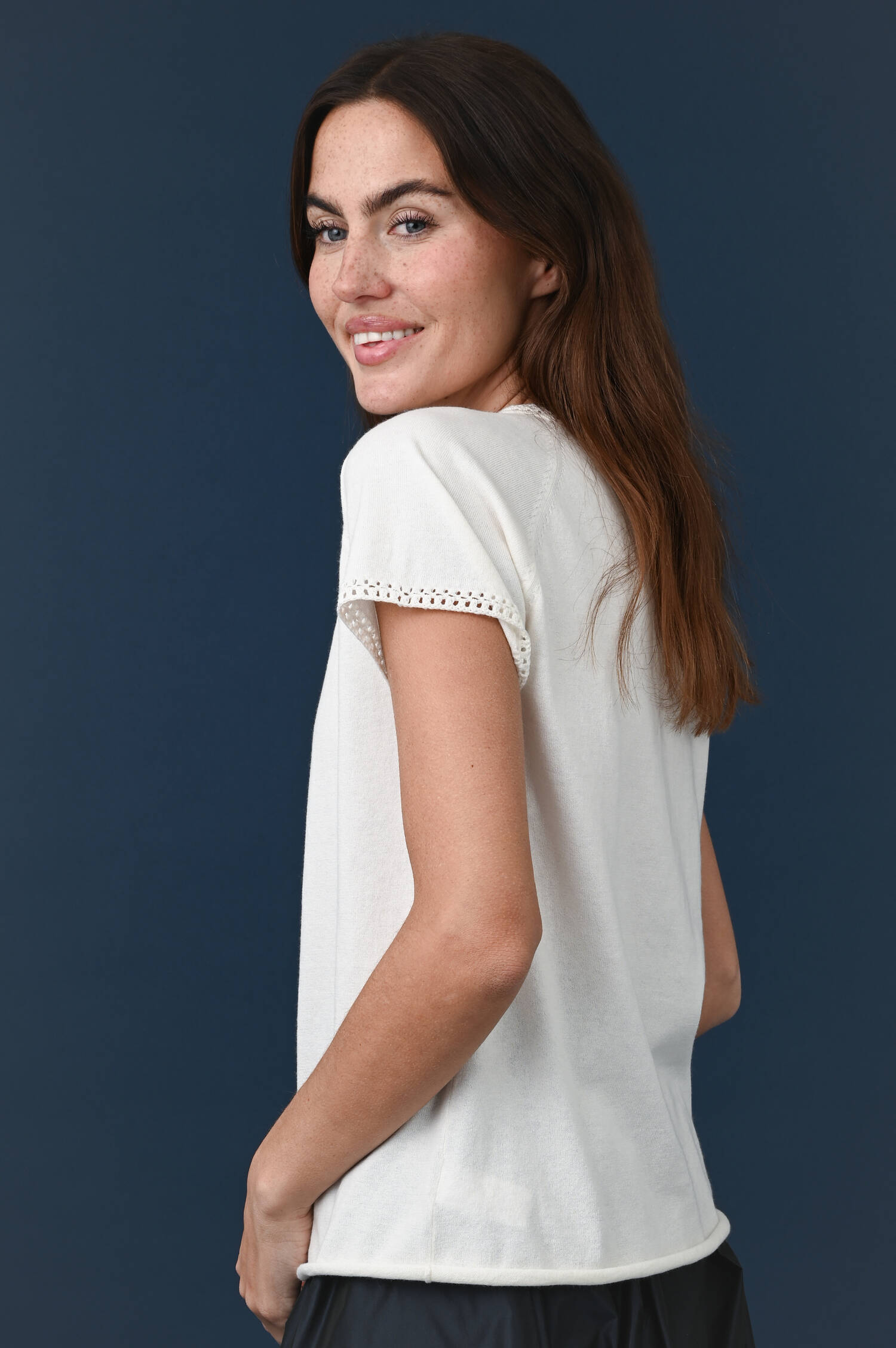 T-Shirt mit Lockstrickdetails in Weiß