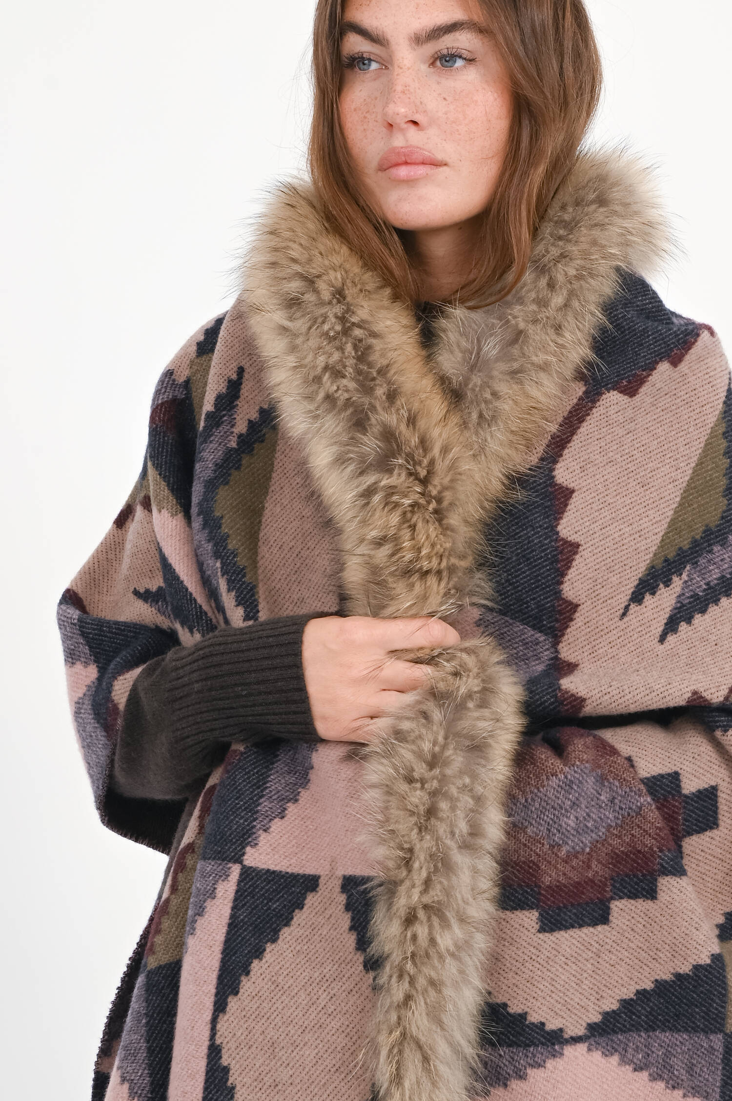 Wollcape STOLA in Rosa/Grün/Rot Wollcape STOLA in Rosa/Grün/Rot