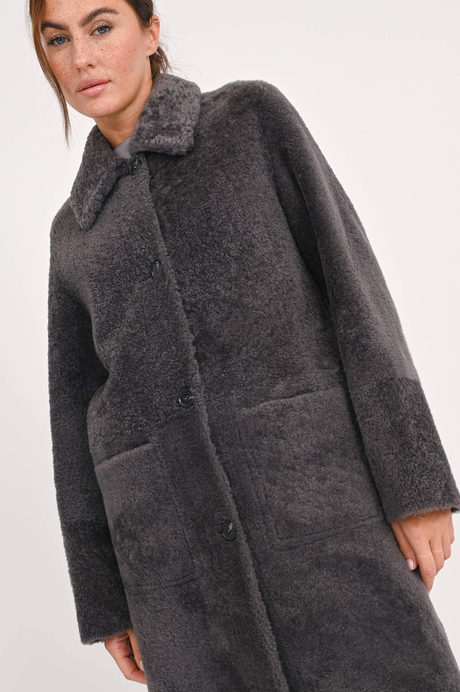 Wendemantel MARTA ASTRAKAN in Grau Wendemantel MARTA ASTRAKAN in Grau