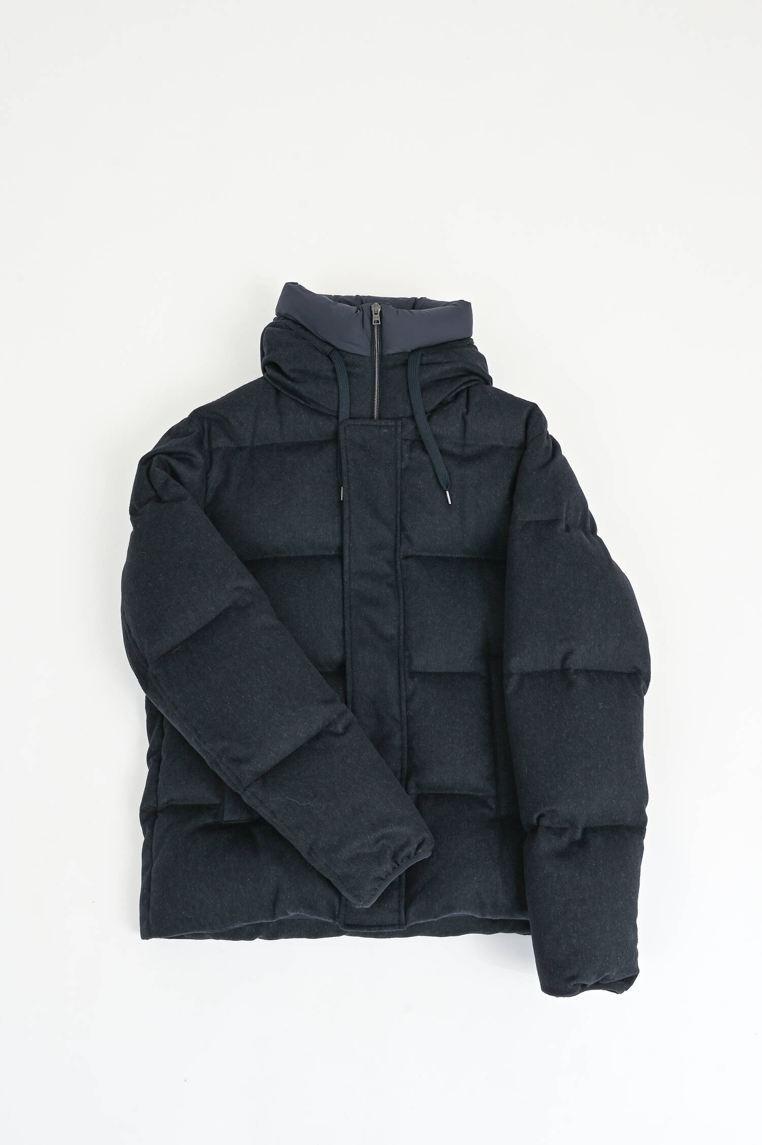 Steppjacke aus Seide-Cashmere-Mix in Navy Steppjacke aus Seide-Cashmere-Mix in Navy
