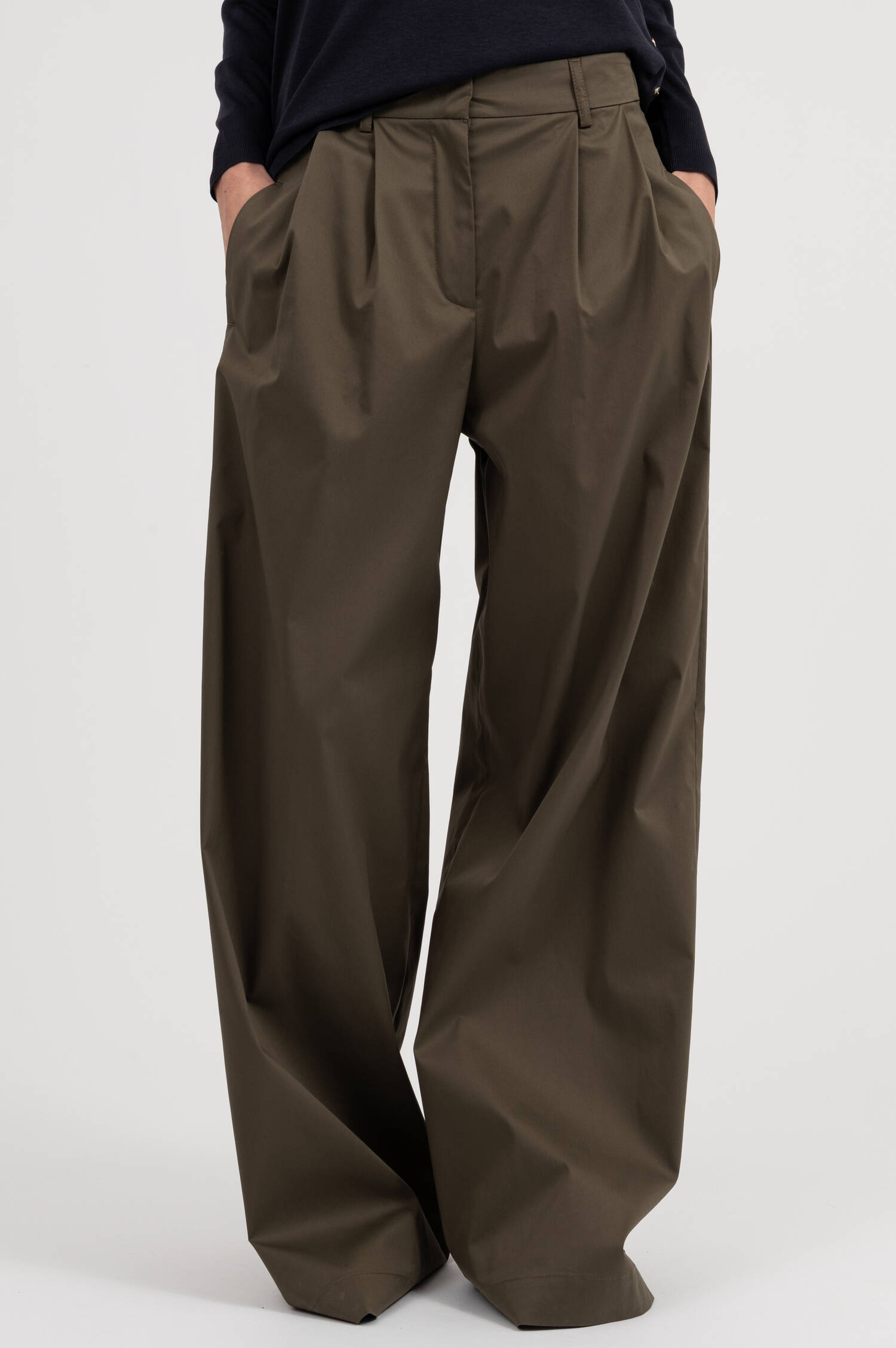 Hose mit weitem Bein in Oliv