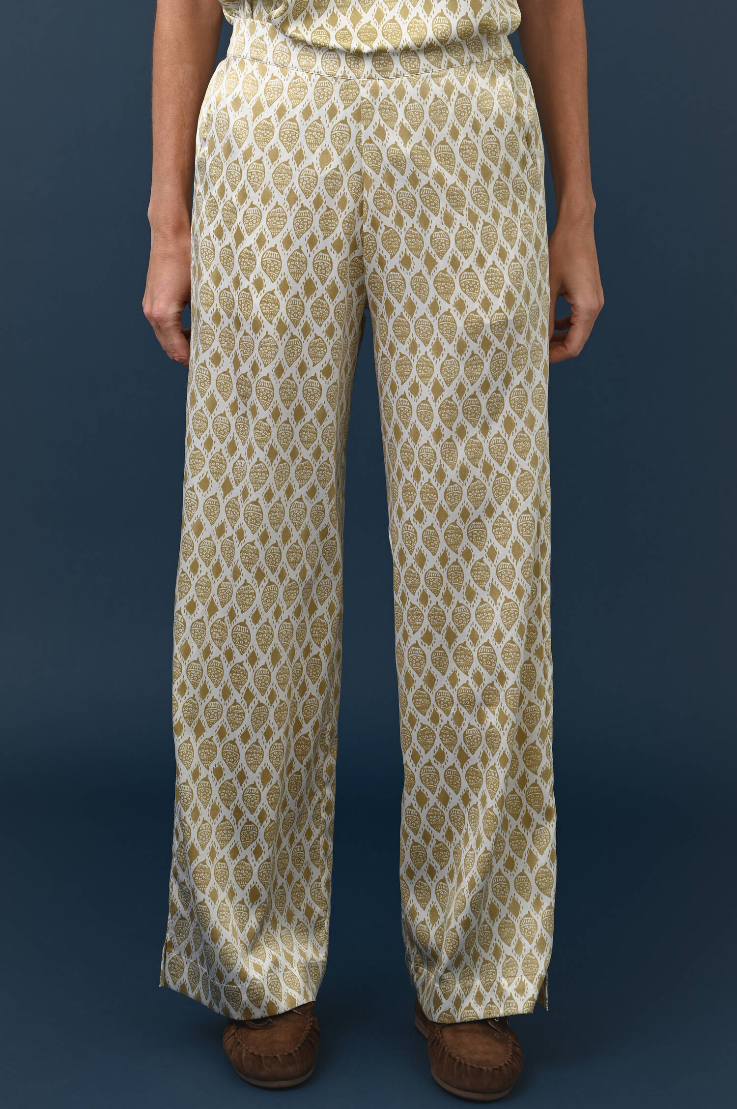 Seidenmix Hose FLORASA in Grün gemustert