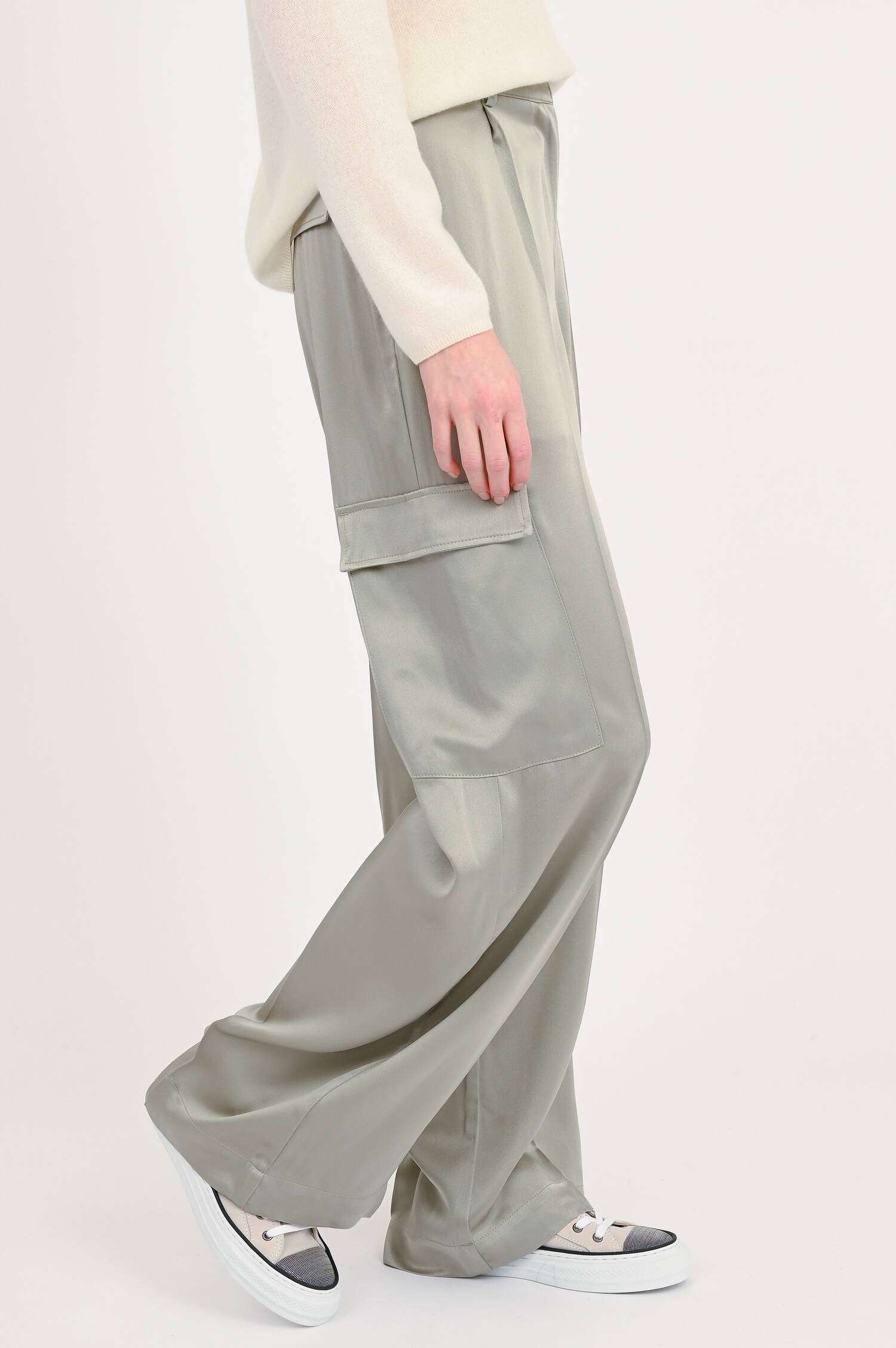 Weite Satinhose LAIKA in hellem Khaki