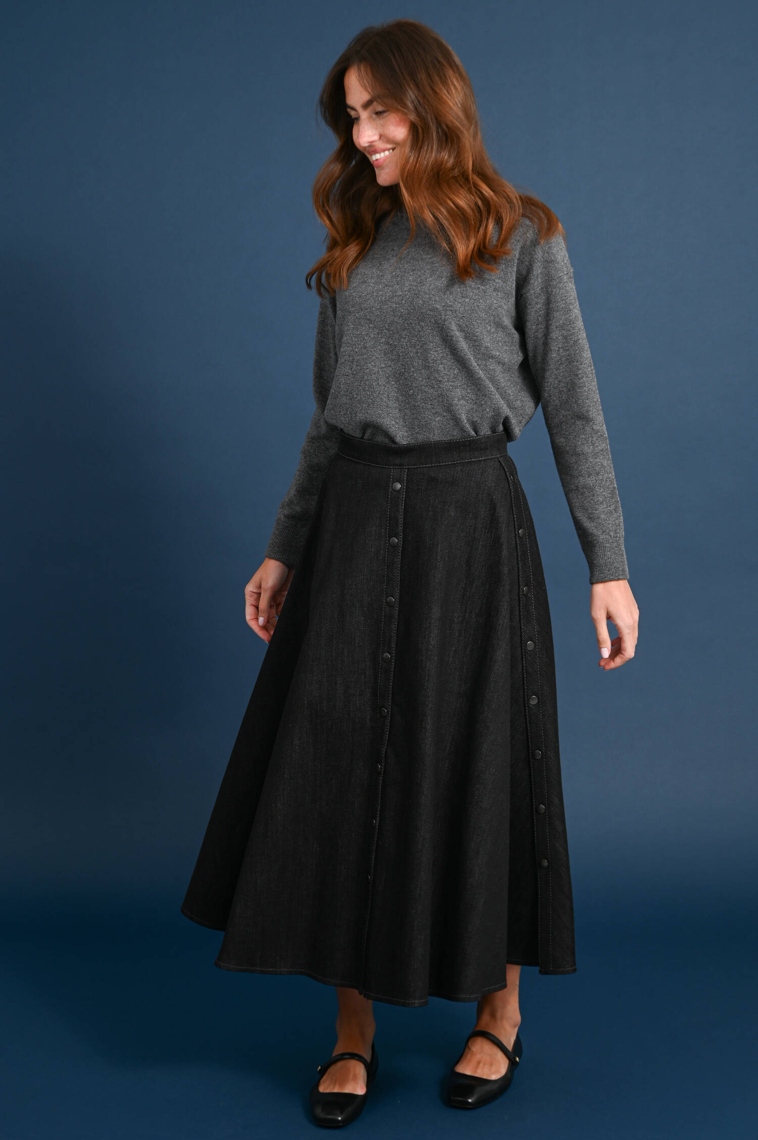 Midi-Denim-Rock mit Druckknopf-Details in Black