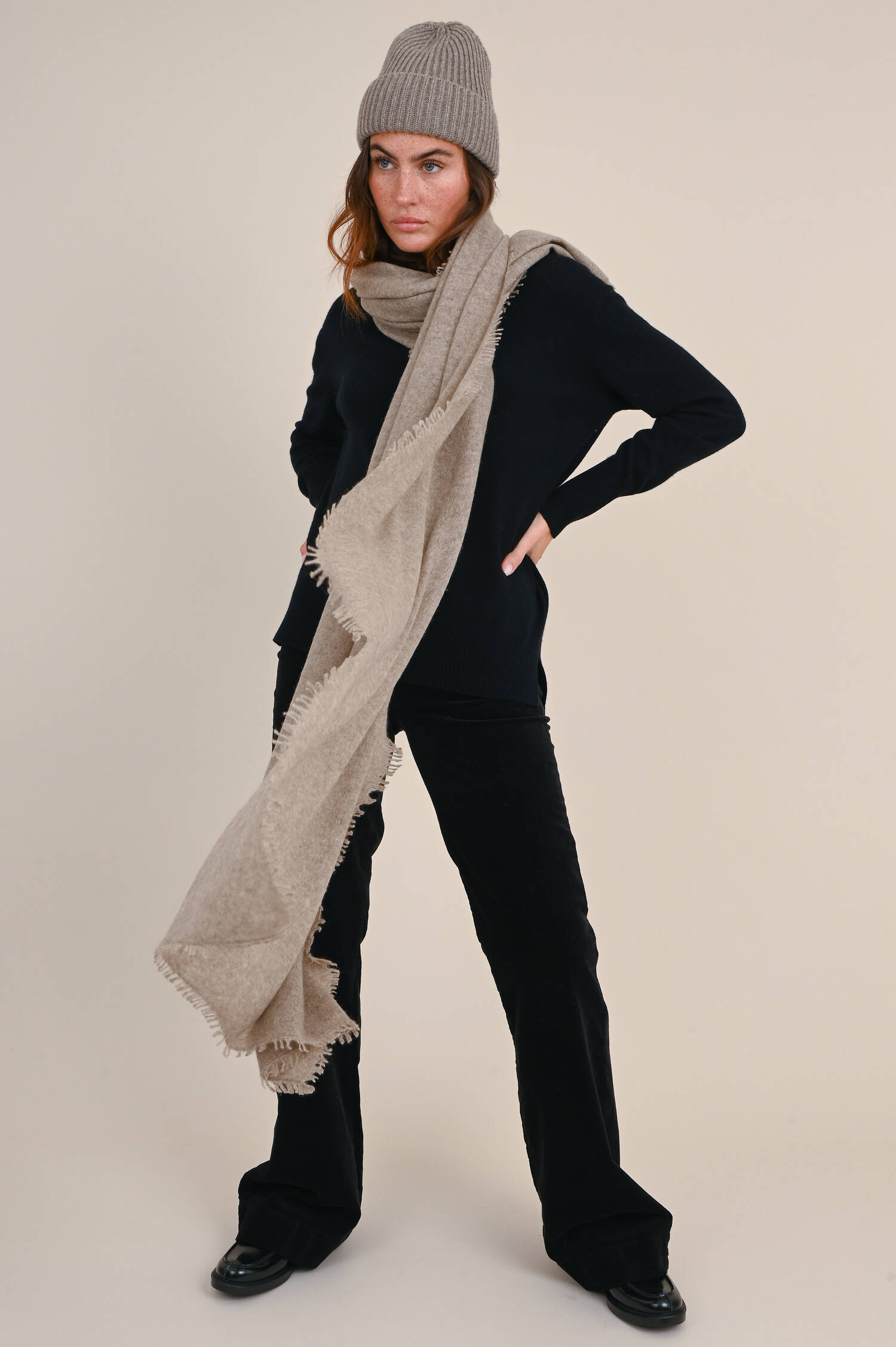 Midi-Mütze BARI aus Cashmere in Taupe