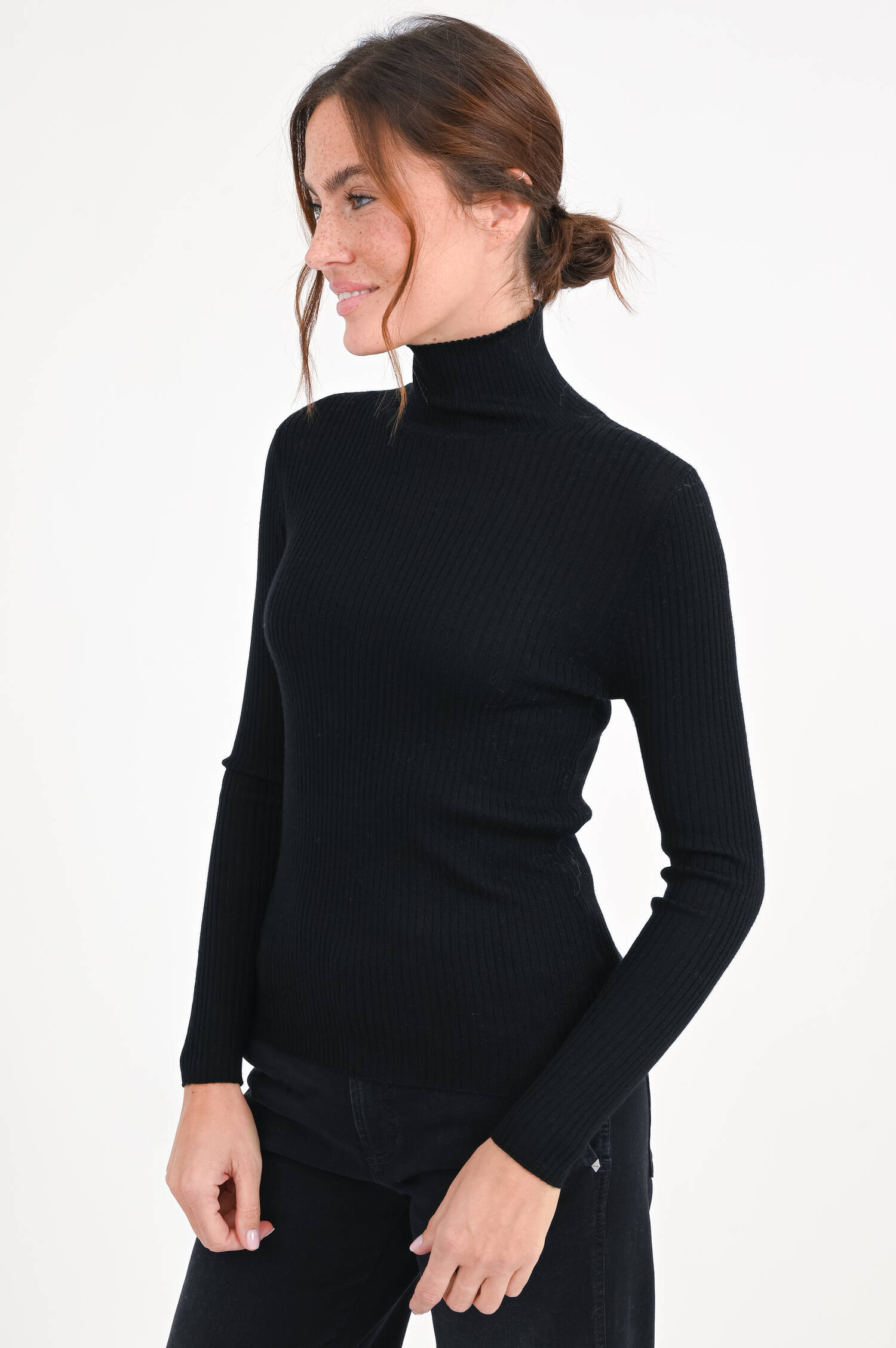 Gerippter Rollkragenpullover in Schwarz
