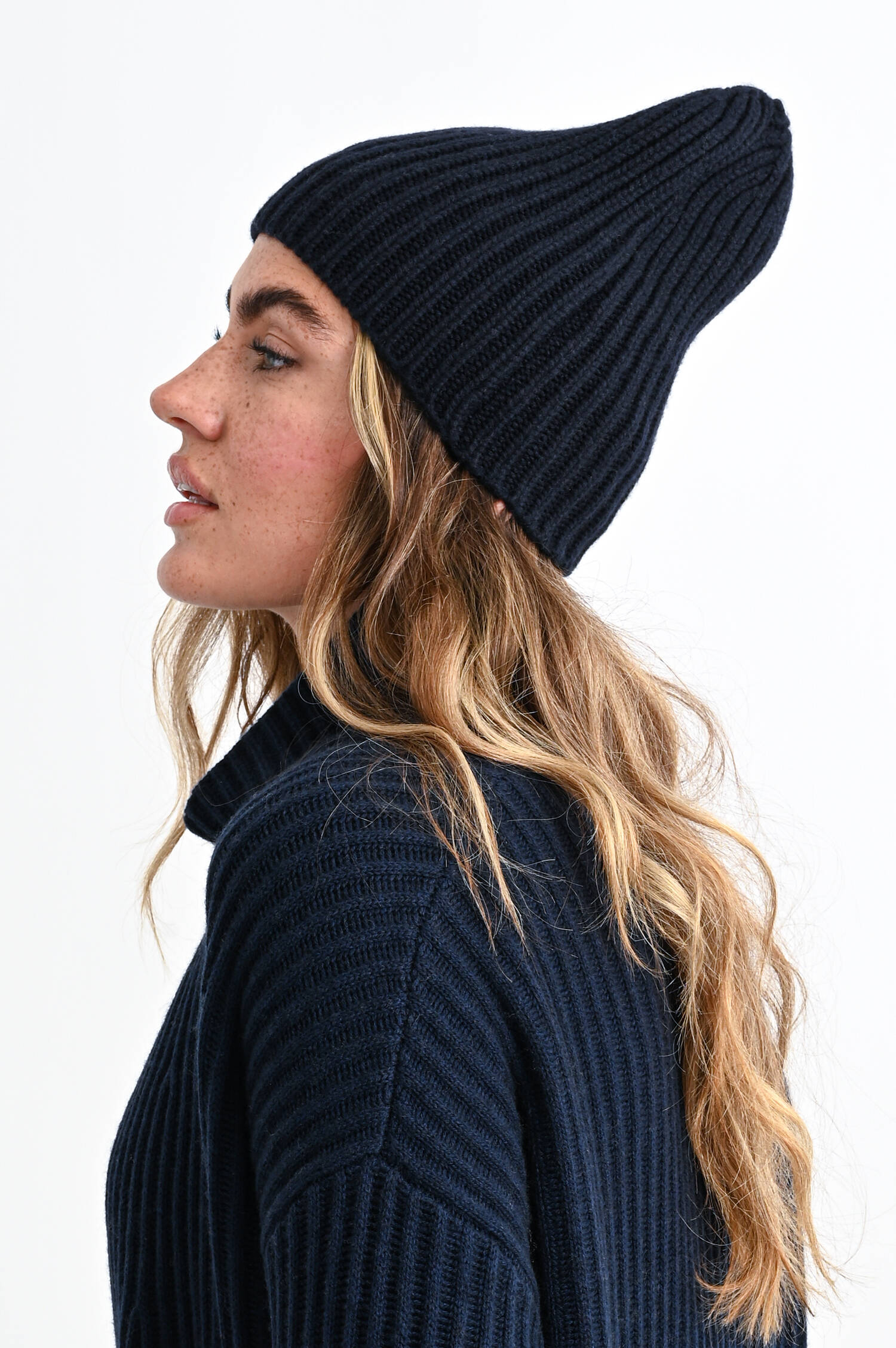 Rippstrick-Mütze aus Cashmere in Midnight