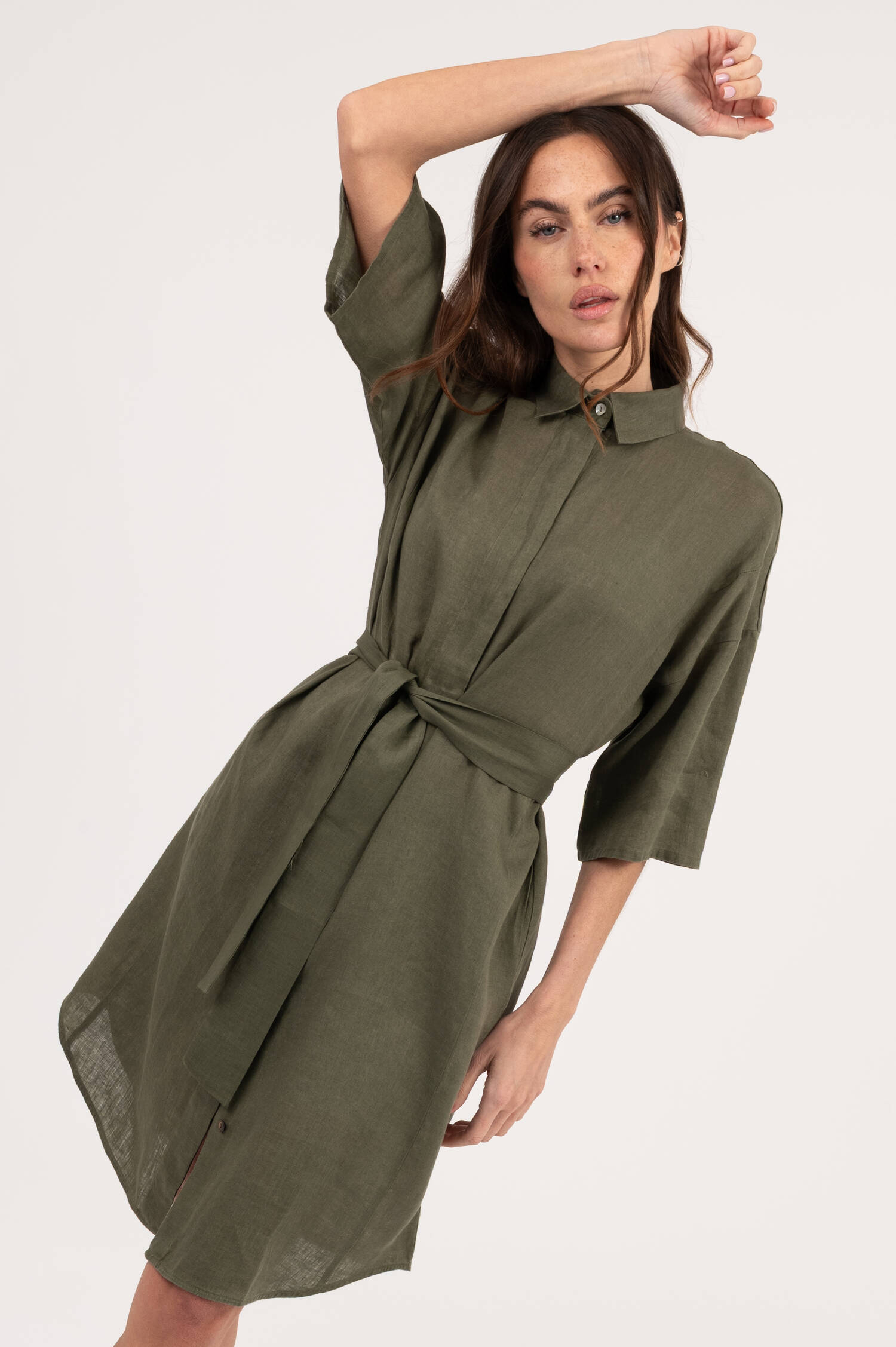 Hemdblusenkleid aus Leinen in Oliv