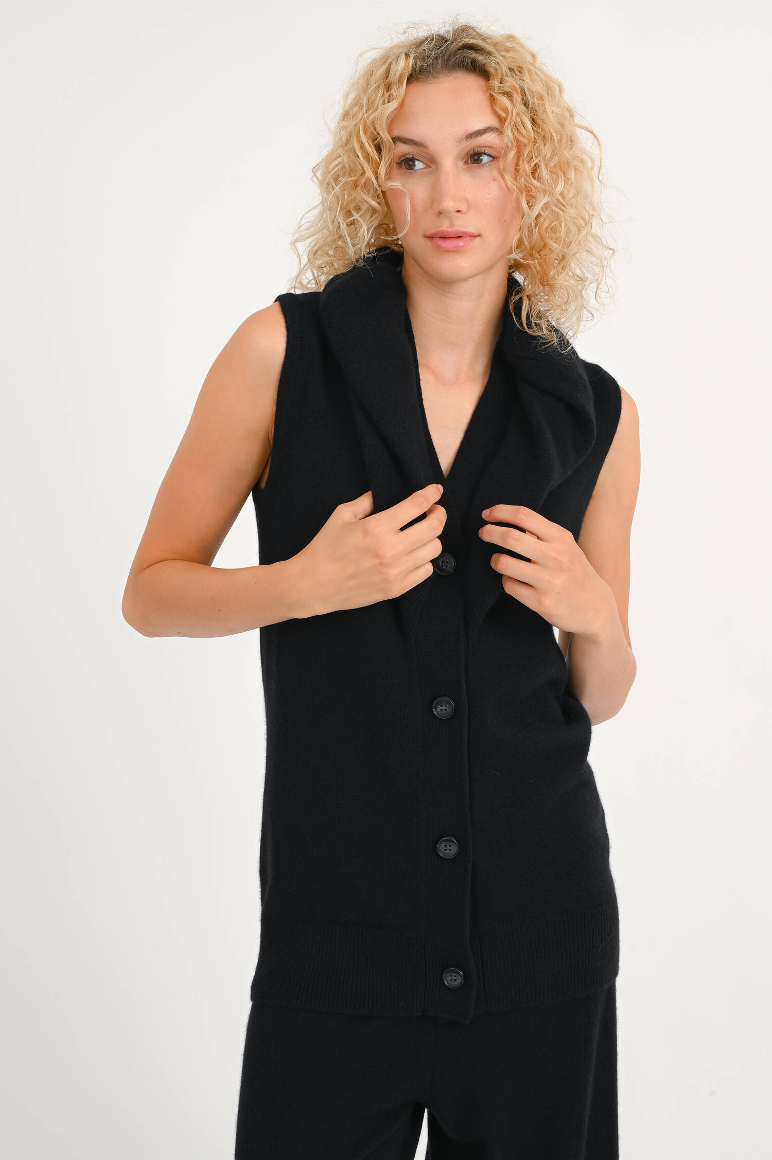Kurzarm Cashmere-Cardigan KENDAL in Schwarz Kurzarm Cashmere-Cardigan KENDAL in Schwarz
