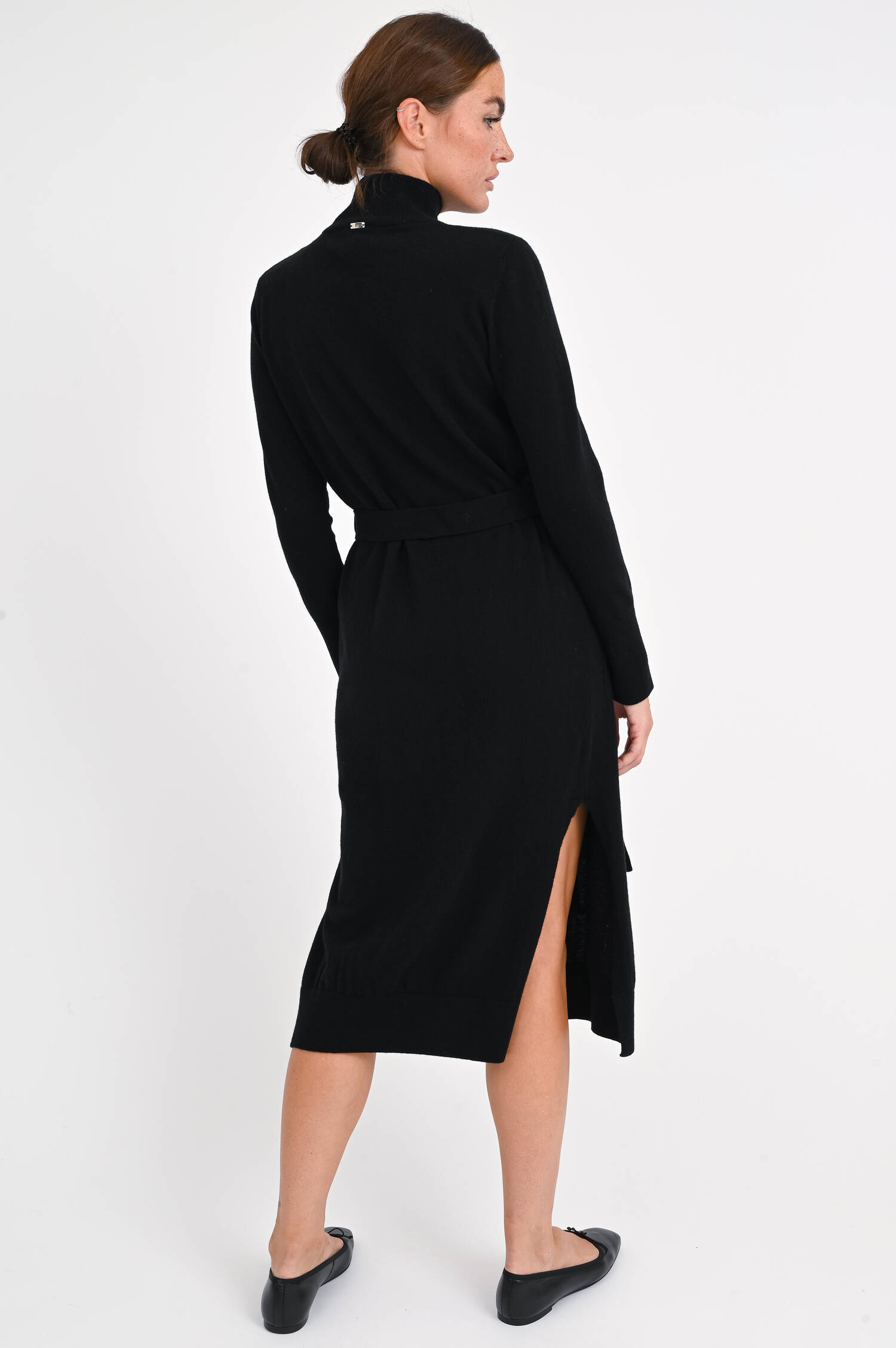 Midi-Strickkleid mit Gürtel in Schwarz Midi-Strickkleid mit Gürtel in Schwarz