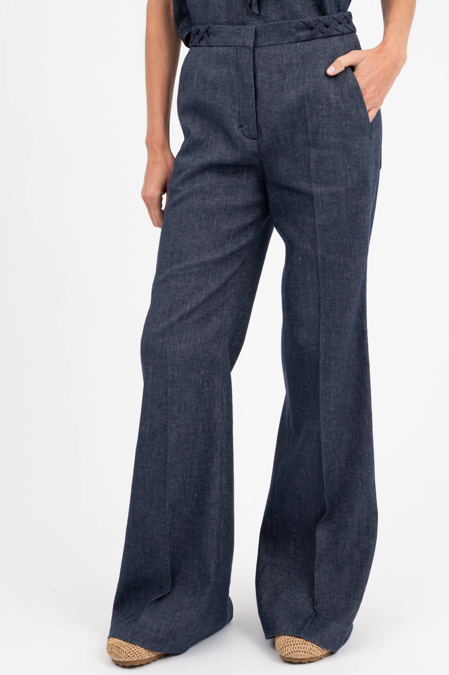 Flared Denim Hose in Dunkelblau Flared Denim Hose in Dunkelblau