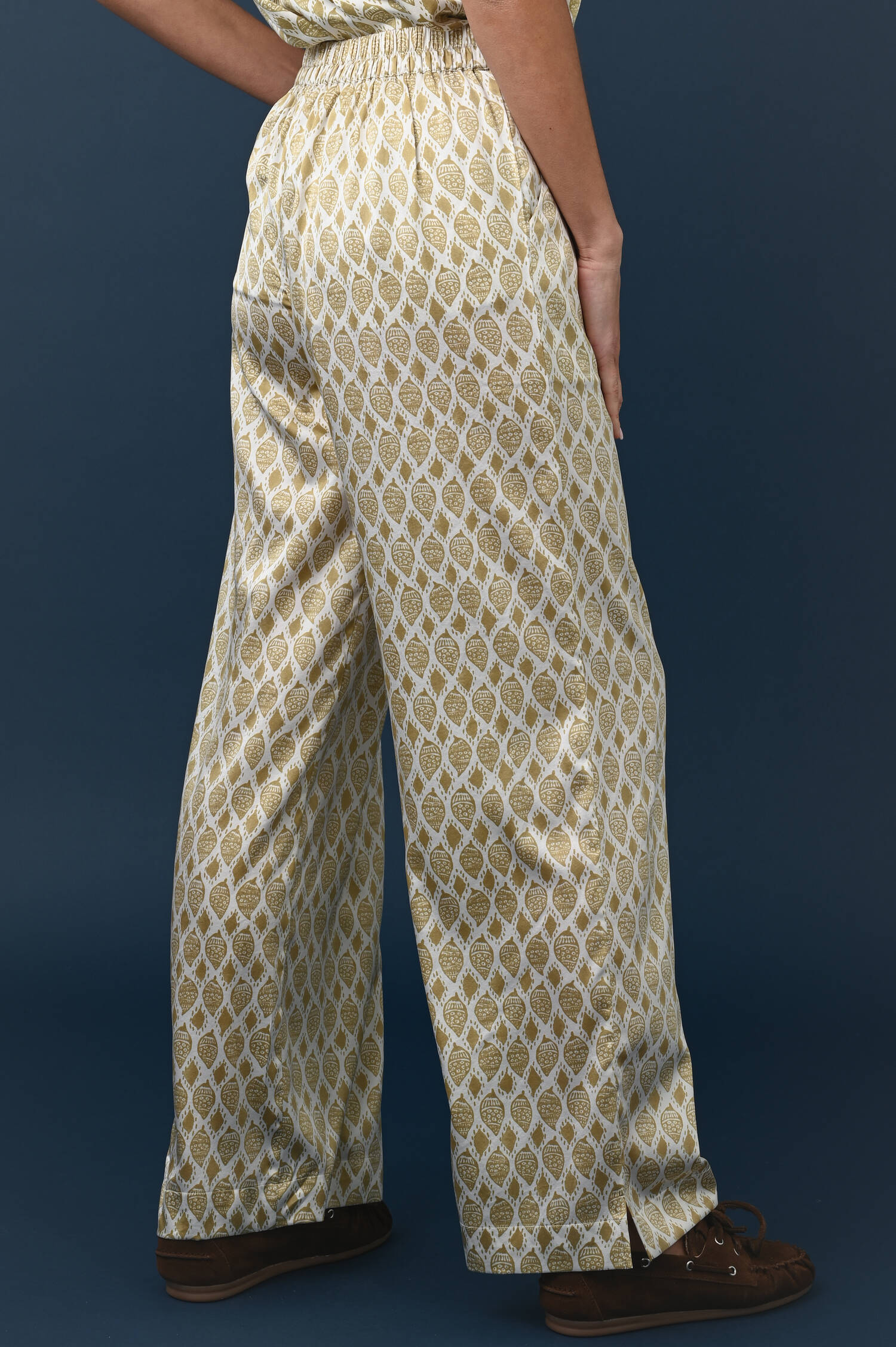 Seidenmix Hose FLORASA in Grün gemustert Seidenmix Hose FLORASA in Grün gemustert