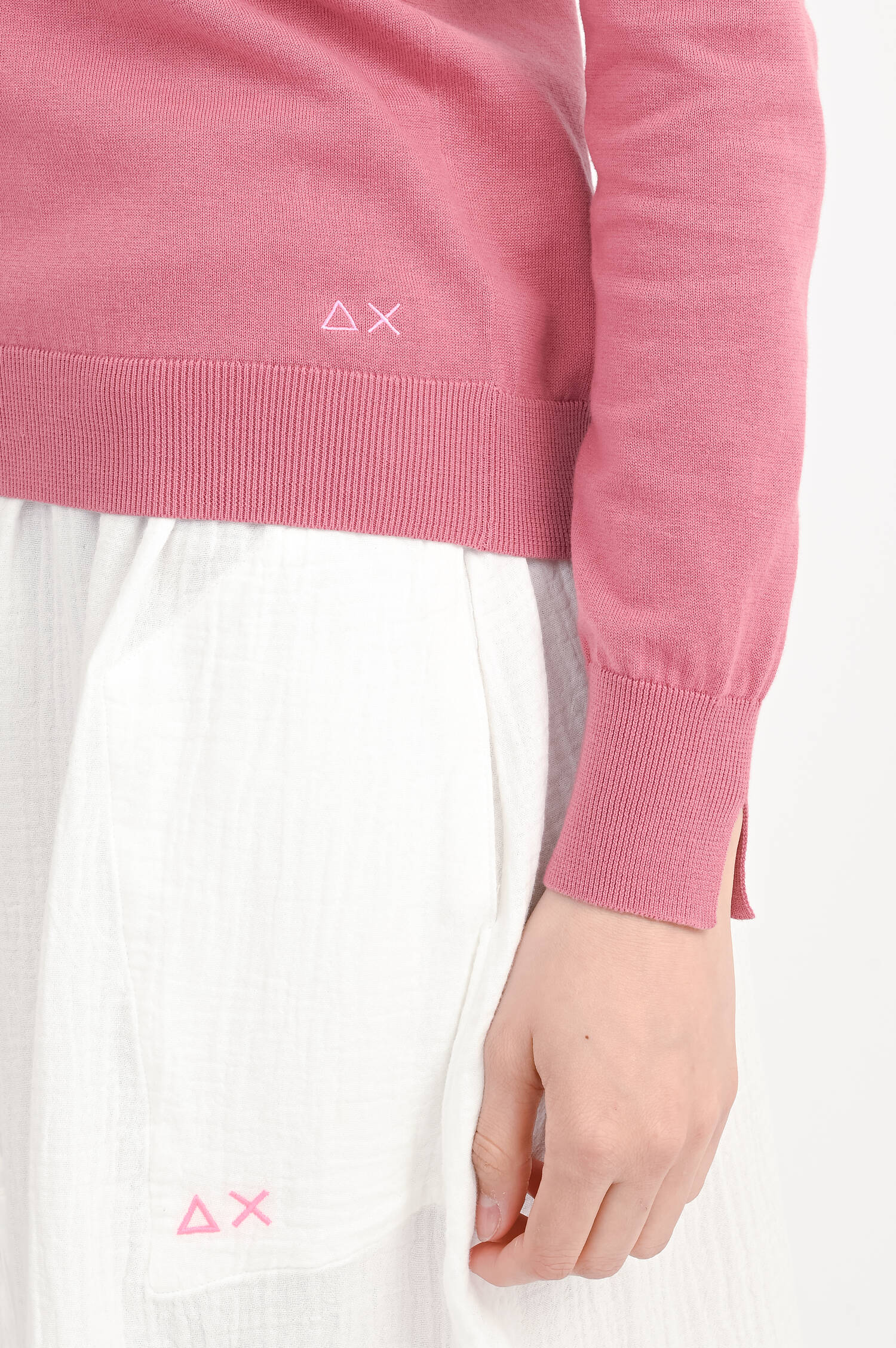 Pullover mit V-Ausschnitt in Rosa Scuro Pullover mit V-Ausschnitt in Rosa Scuro