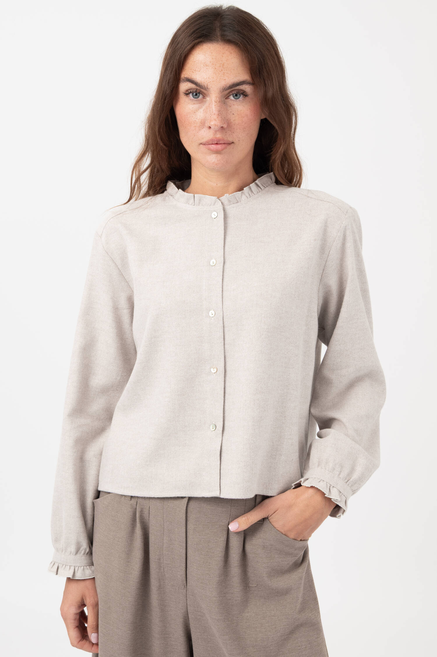 Wellensaum Bluse aus Baumwollflanell in Taupe Wellensaum Bluse aus Baumwollflanell in Taupe
