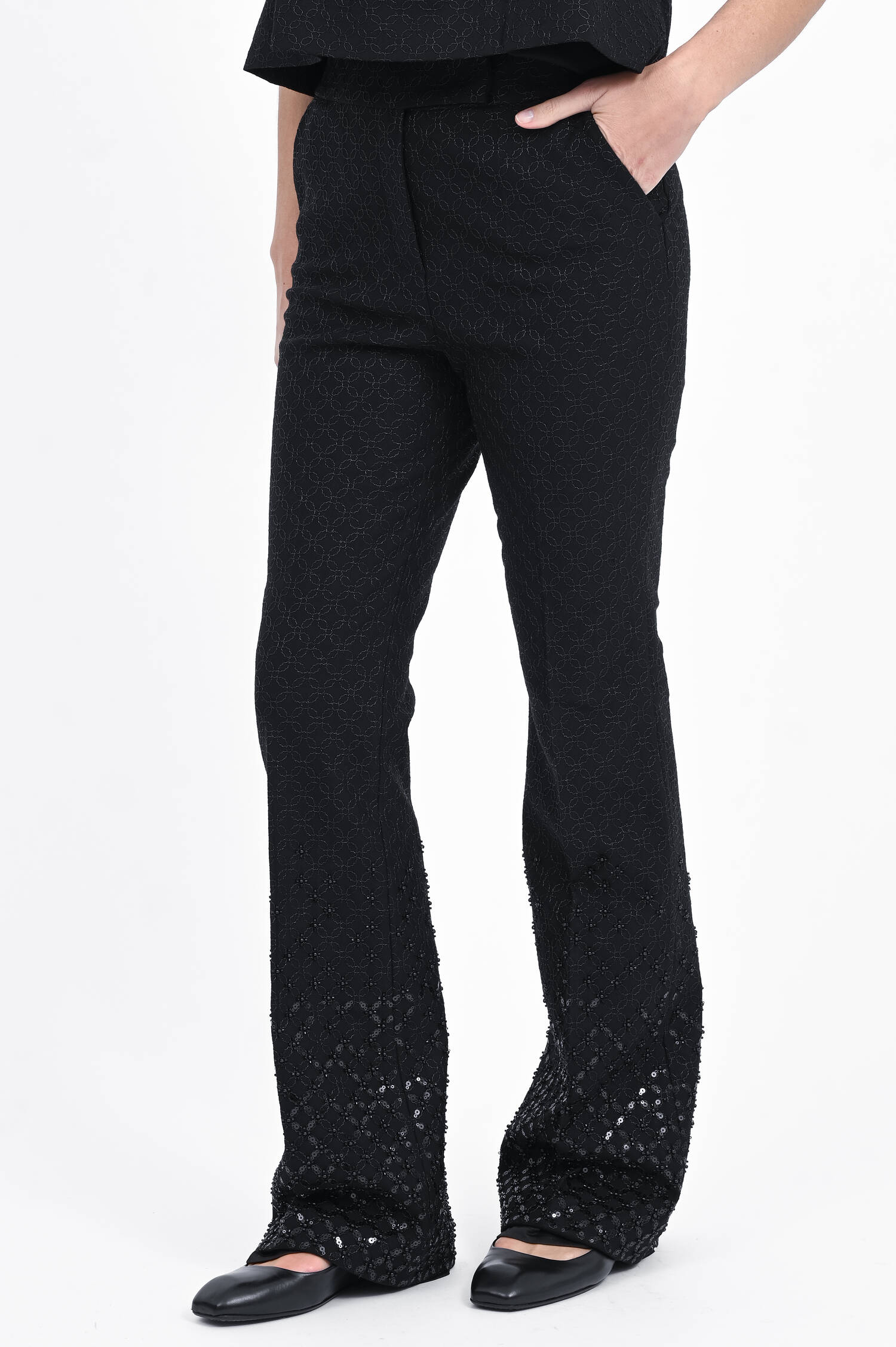 Flared Hose mit Allover-Pailletten in Pure Black Flared Hose mit Allover-Pailletten in Pure Black