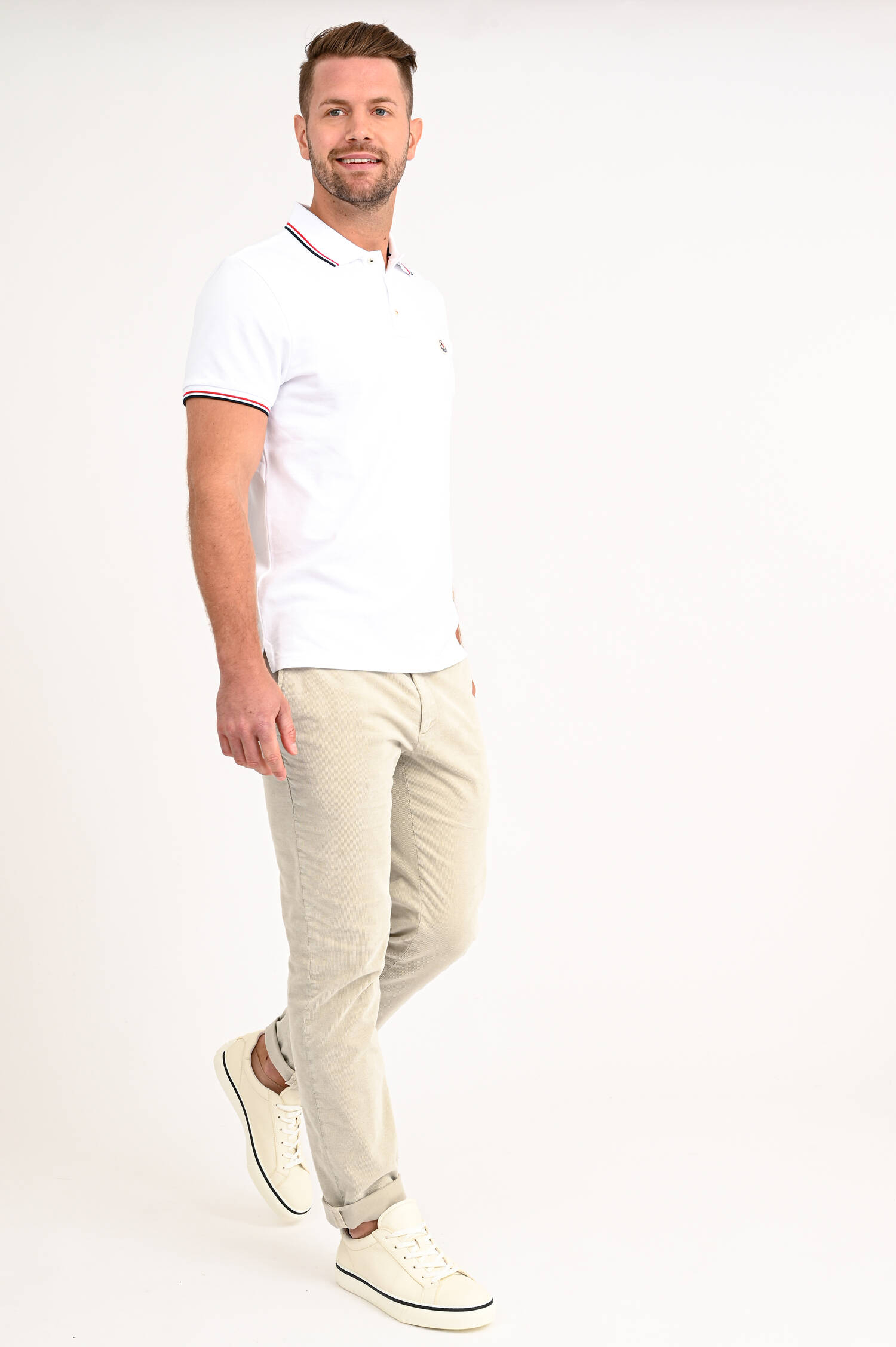 Poloshirt mit Streifen-Details in Weiß Poloshirt mit Streifen-Details in Weiß