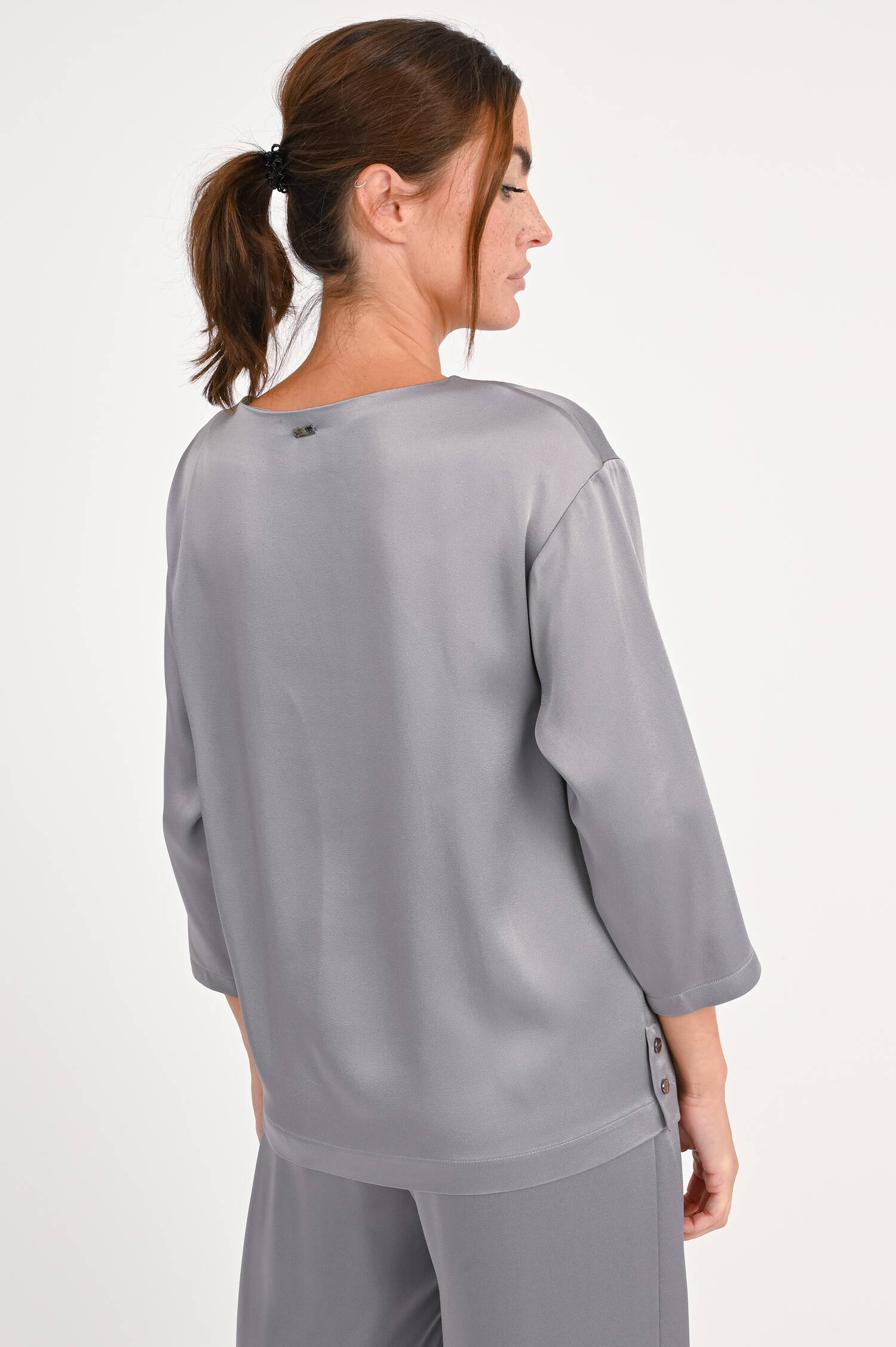 Blusentop mit Rundhalsauschnitt in Grau