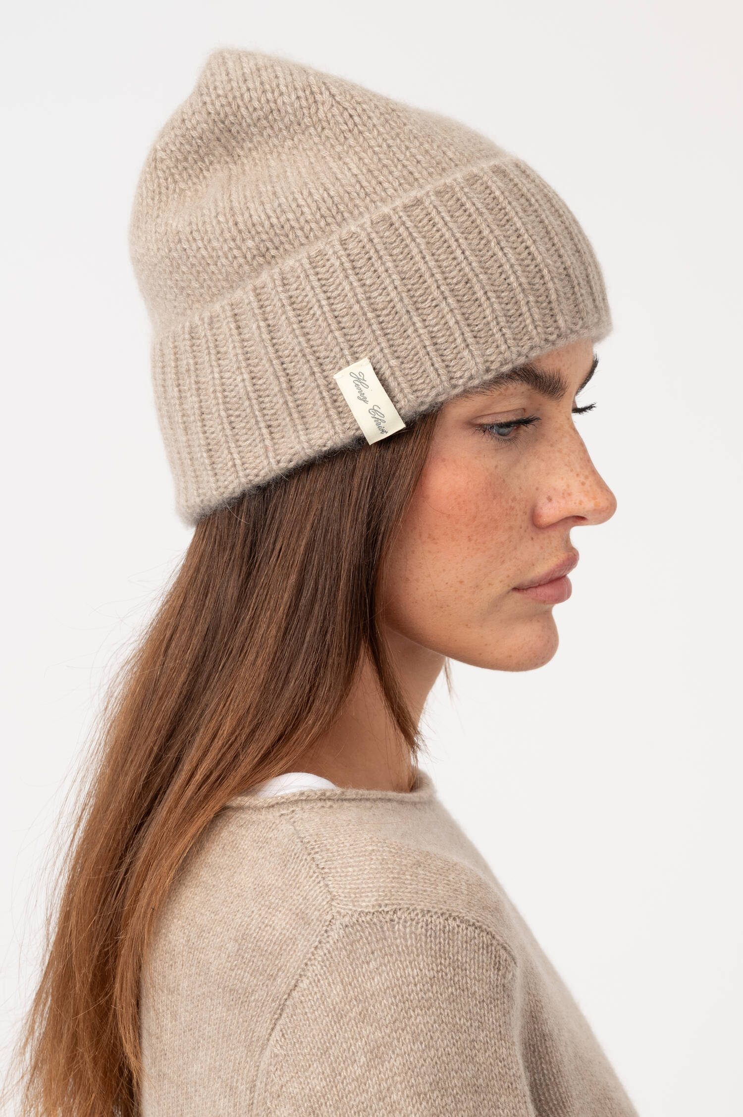 Cashmere-Glattstrick-Beanie in Beige Cashmere-Glattstrick-Beanie in Beige
