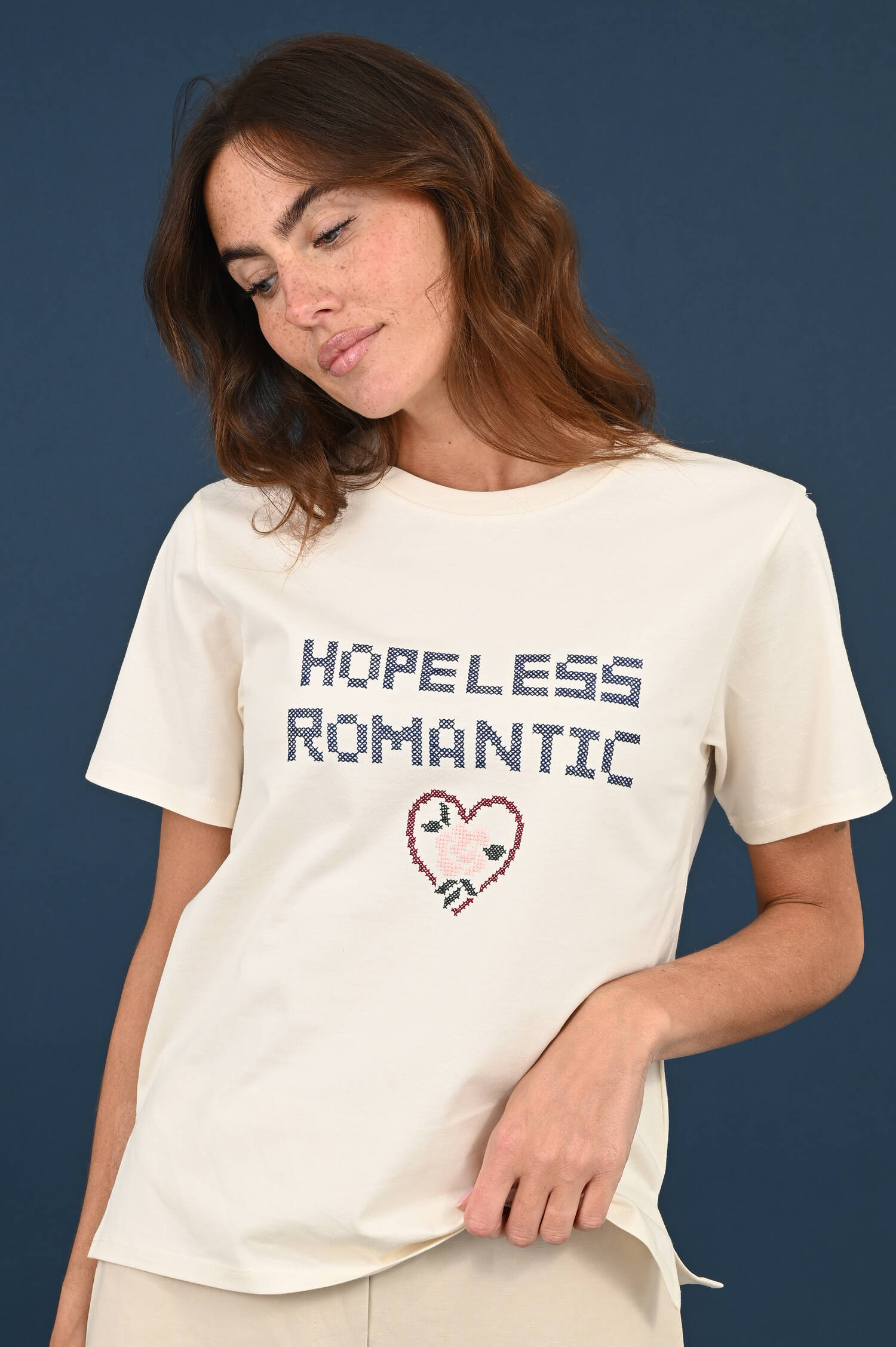 T-Shirt mit Romantic Aufstick in Ecru T-Shirt mit Romantic Aufstick in Ecru