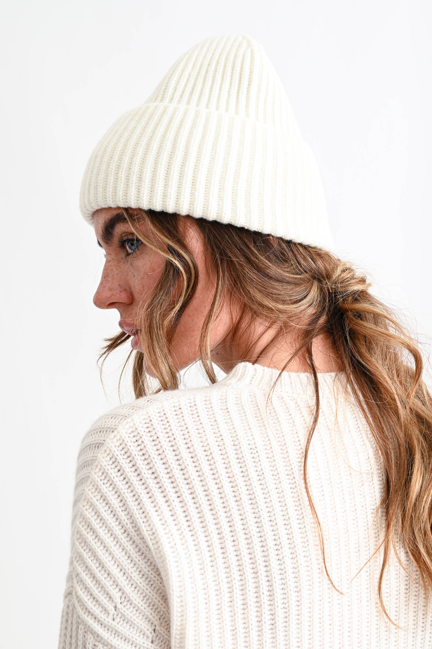 Maxi-Mütze aus Cariaggi Cashmere in Creme