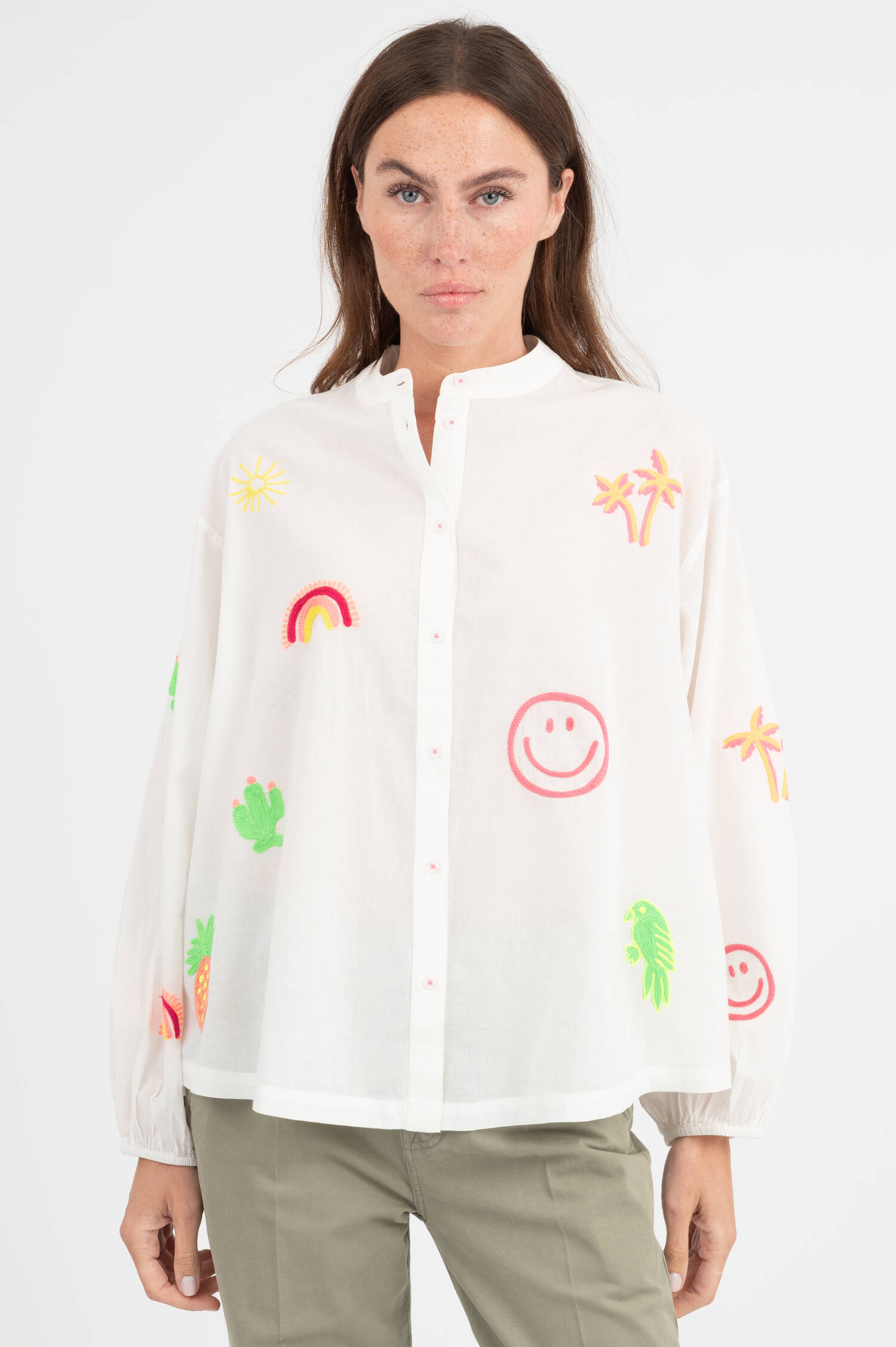 Bluse mit buntem Stick in Weiß