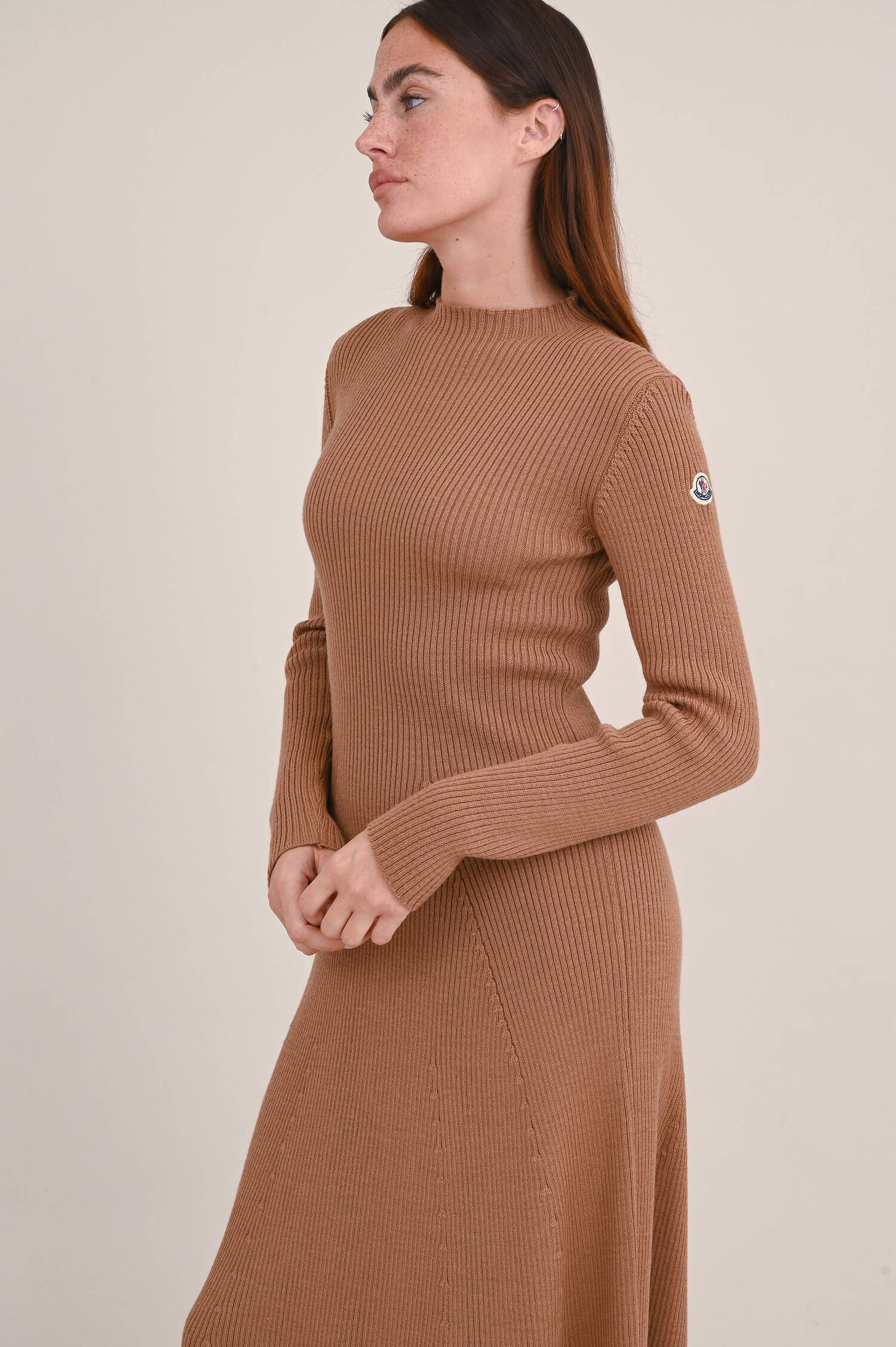 Rippstrick Kleid in Camel