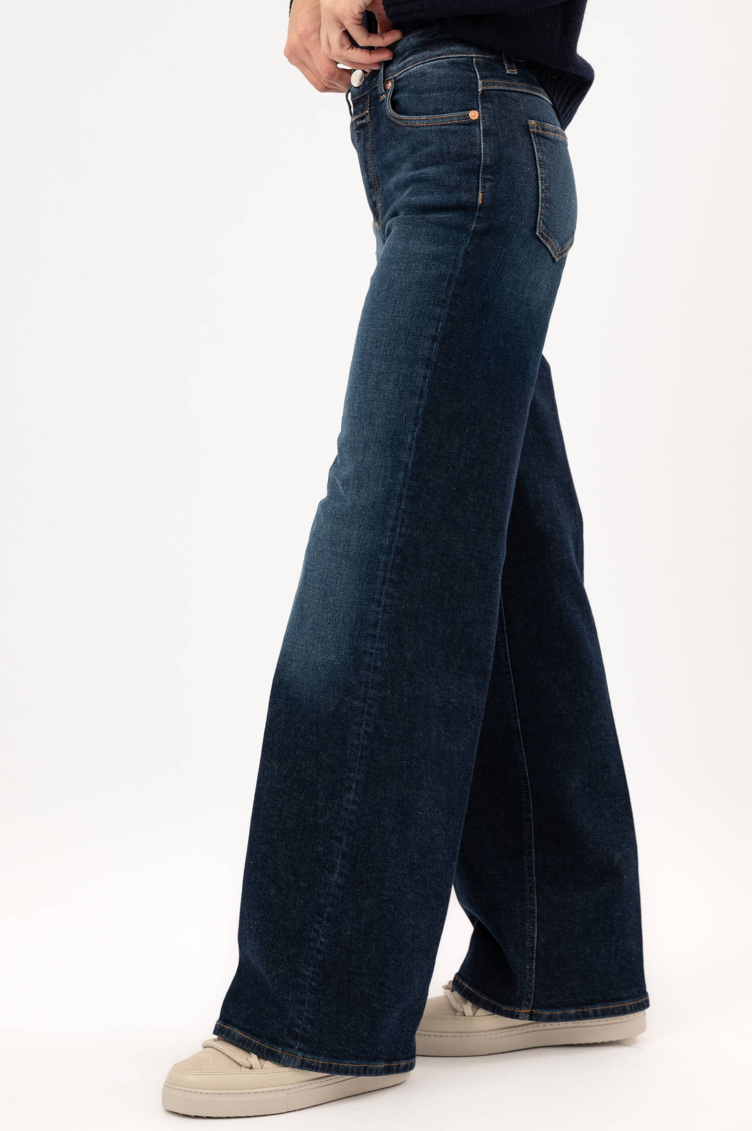 Jeans in dark blue