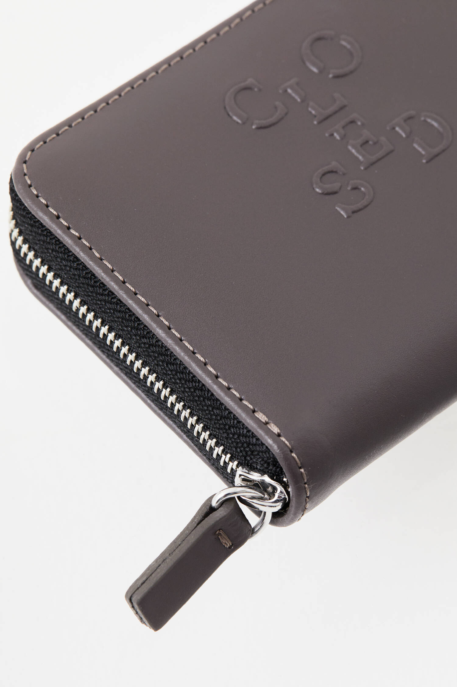 Kleine Leder-Brieftasche in Taupe Kleine Leder-Brieftasche in Taupe