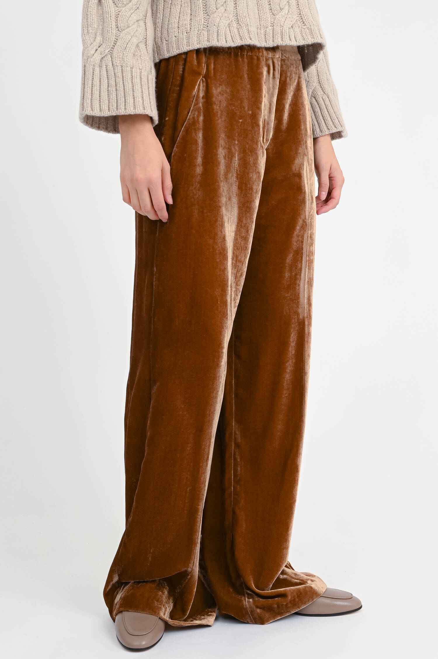 Samthose in Hazelnut